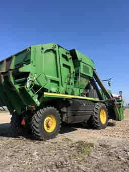 2011 John Deere 7760 Image