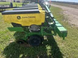2015 John Deere 1725 Image