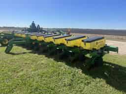 2015 John Deere 1725 Image