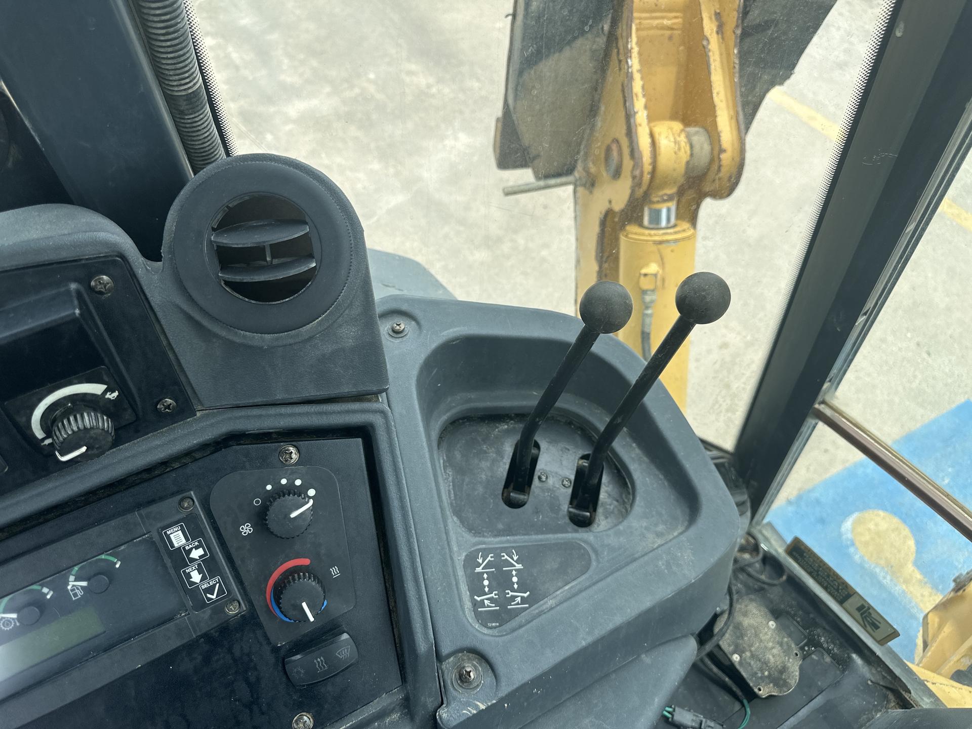 2011 John Deere 410J Image