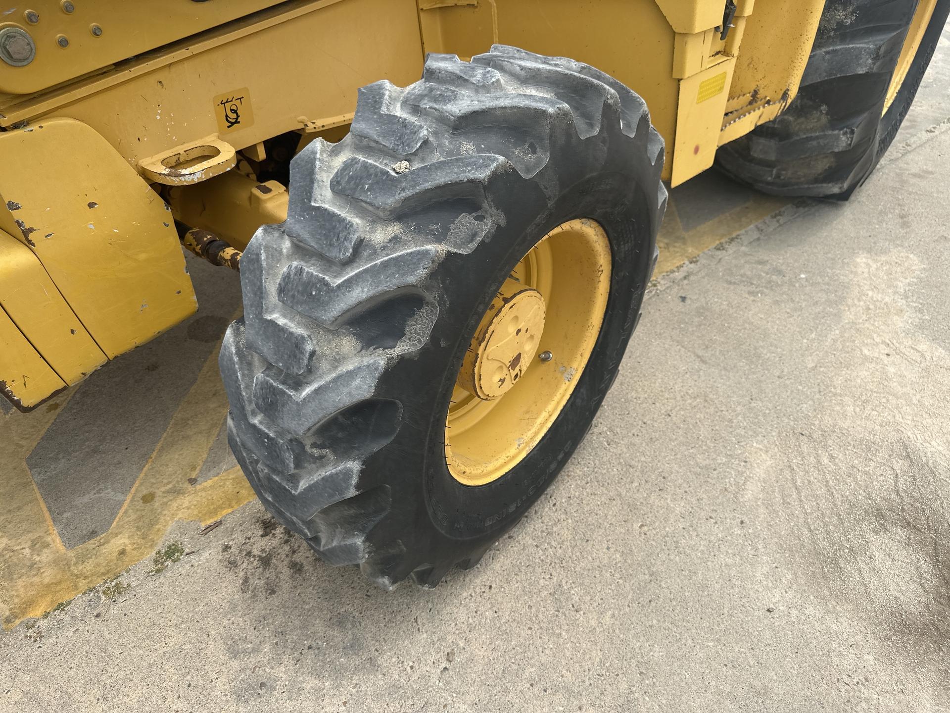 2011 John Deere 410J Image