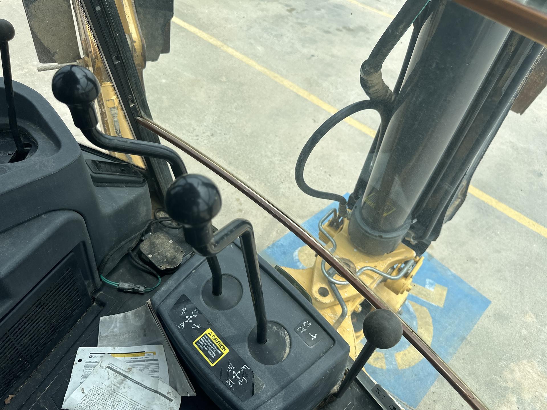 2011 John Deere 410J Image