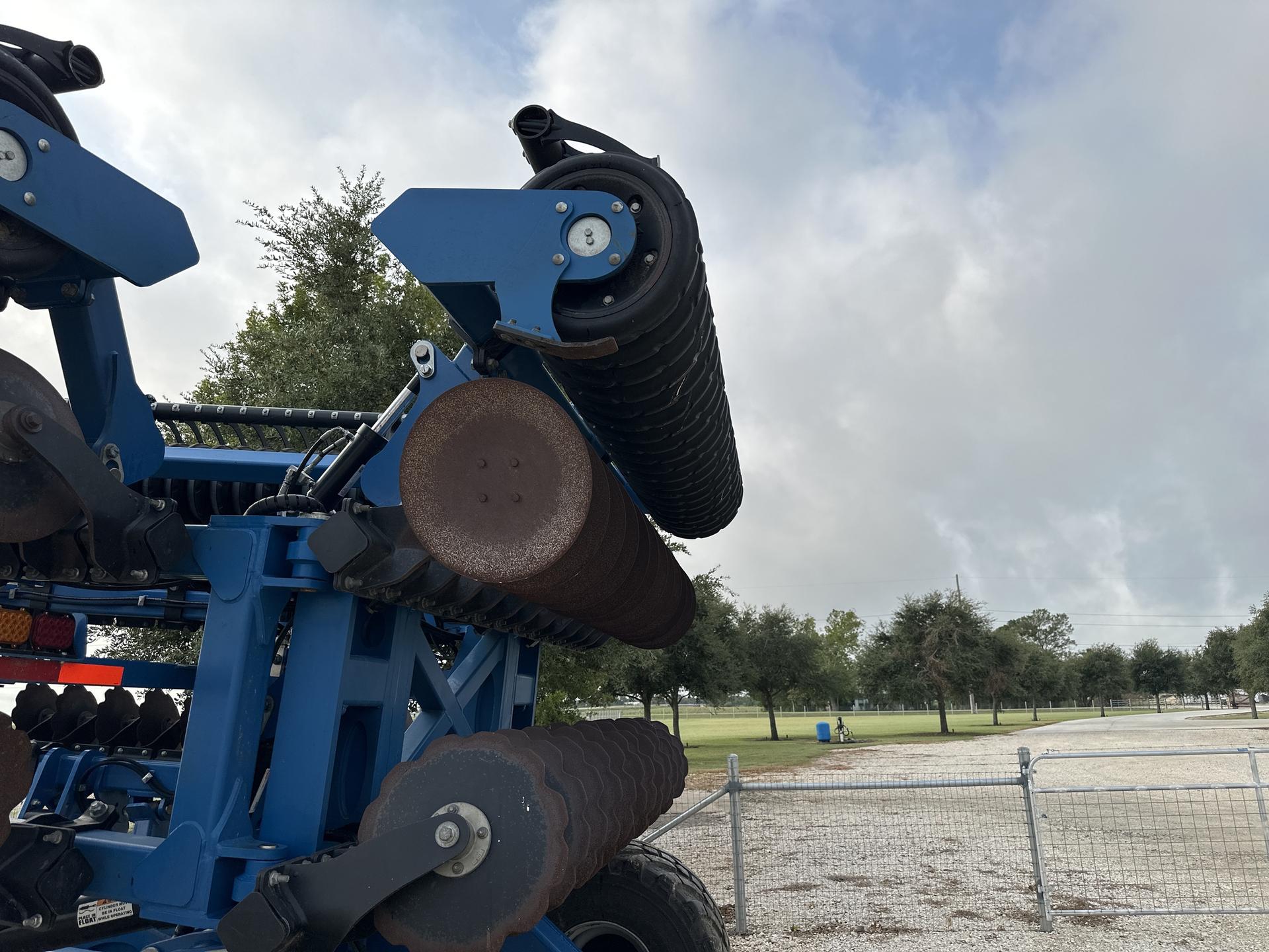 2023 Kinze MT302 Image