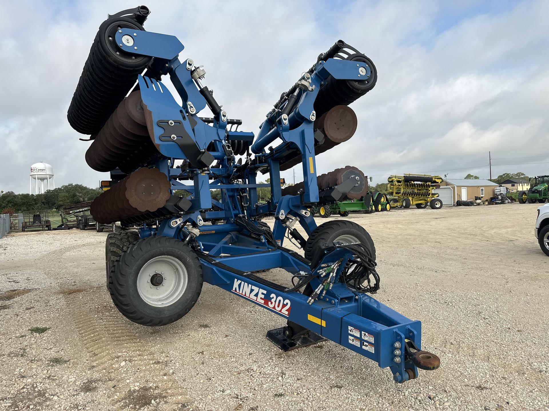 2023 Kinze MT302 Image