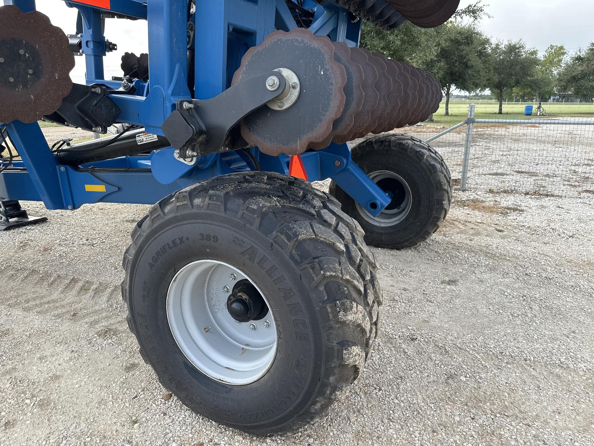 2023 Kinze MT302 Image
