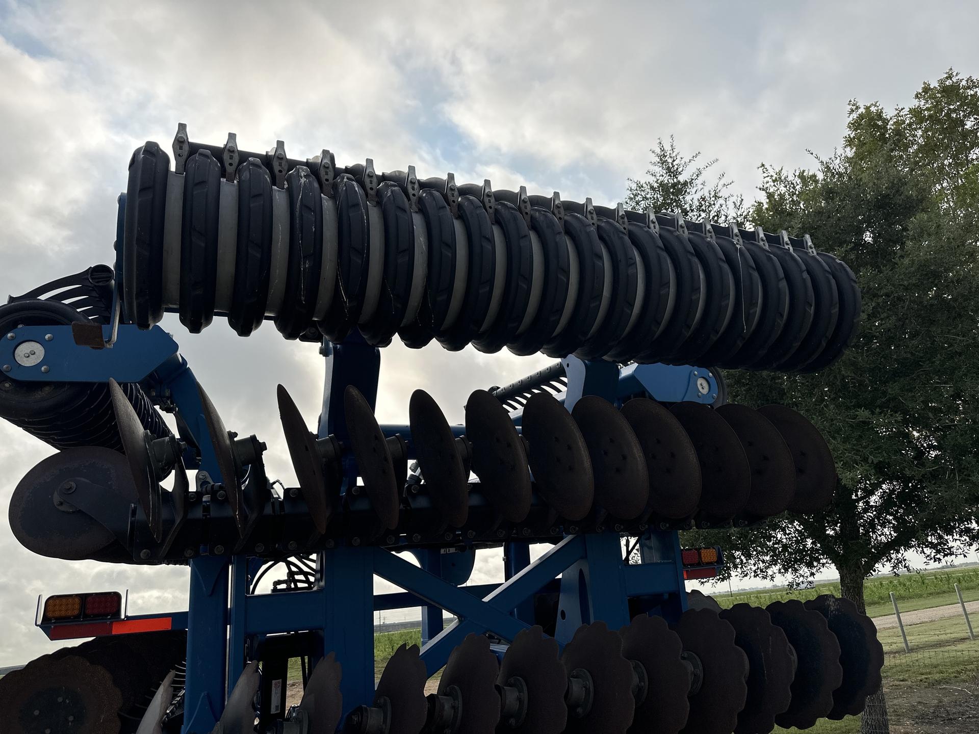 2023 Kinze MT302 Image