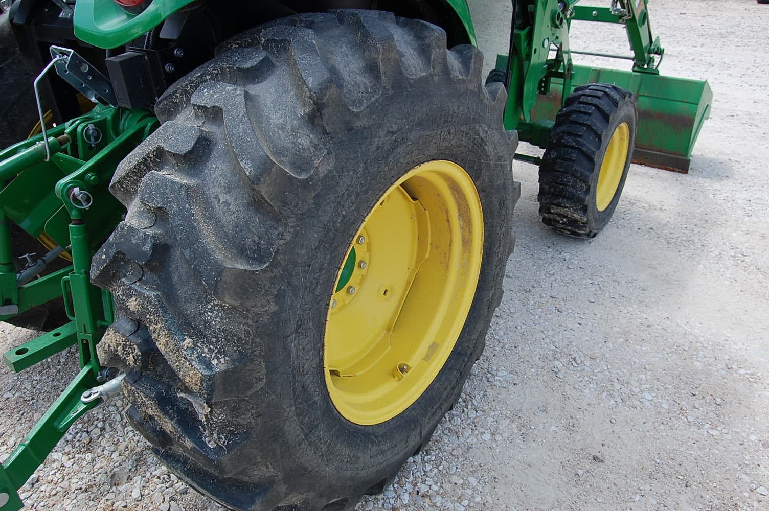 2021 John Deere 4052R Image