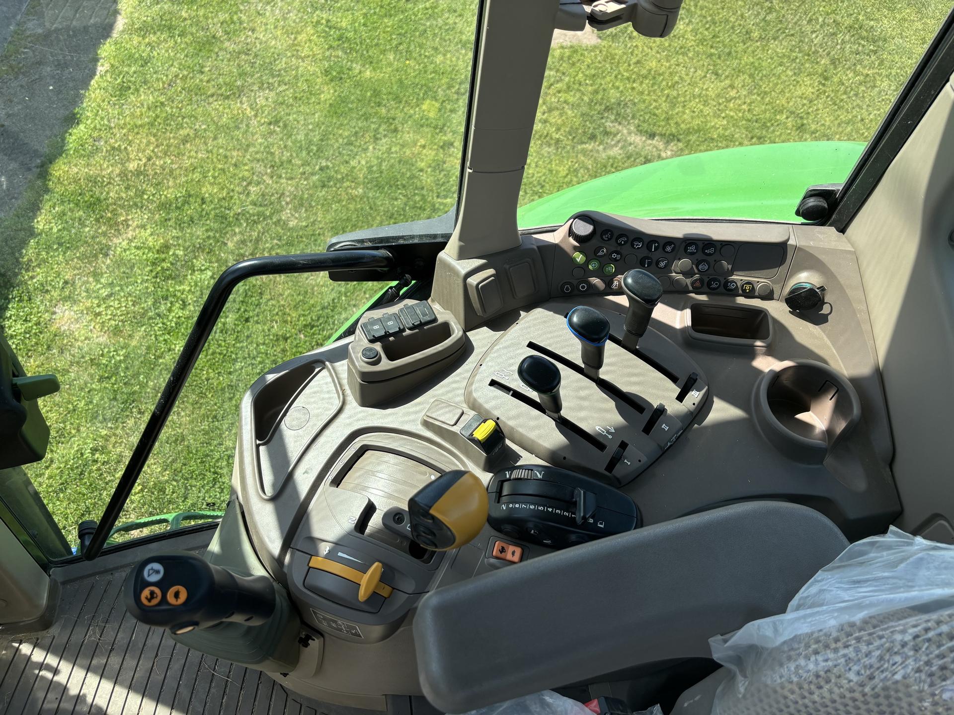 2022 John Deere 6120M Image