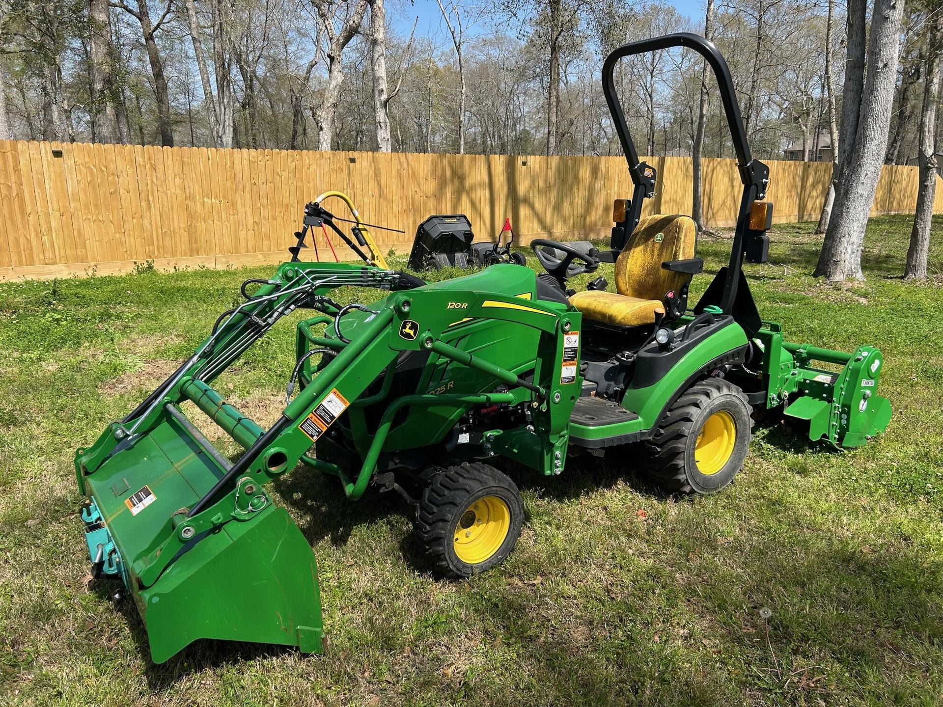2022 John Deere 1025R Image