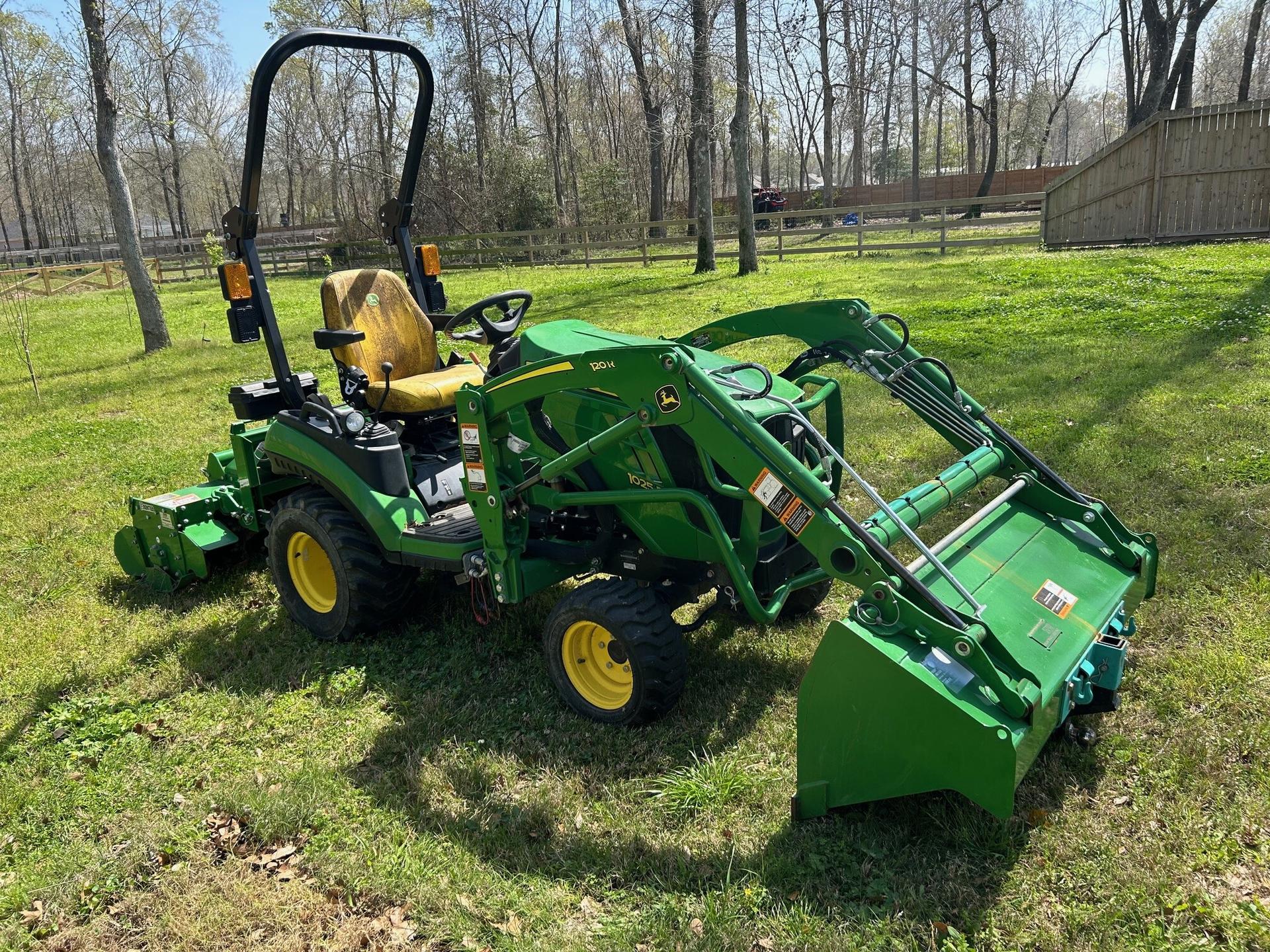 2022 John Deere 1025R Image