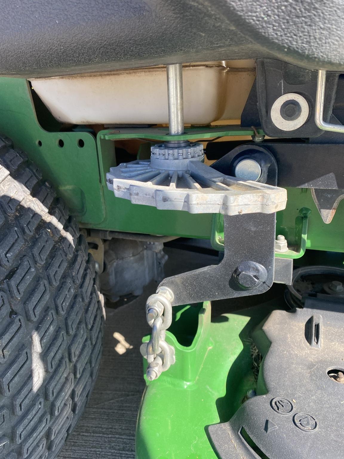 2023 John Deere Z720E Image