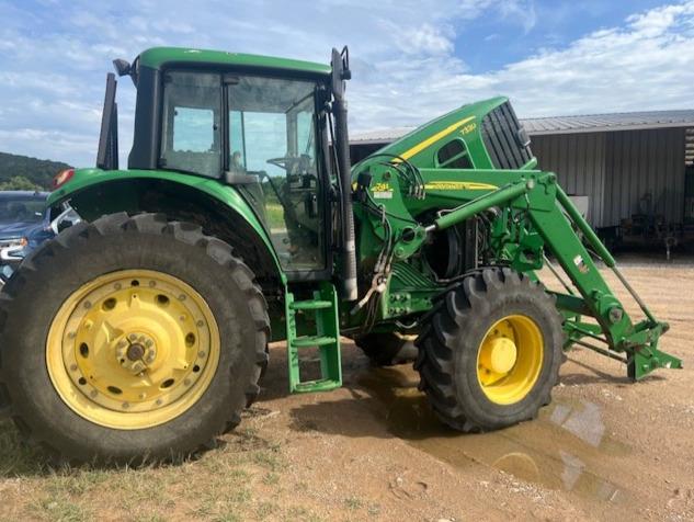 2010 John Deere 7330 Image