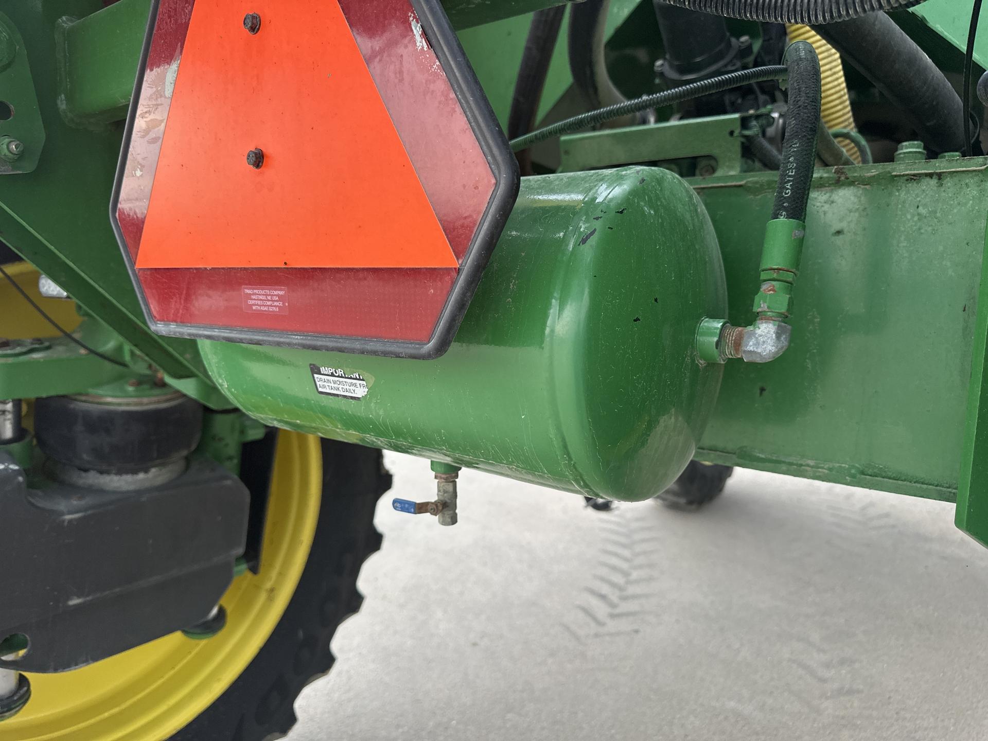 2005 John Deere 4920 Image