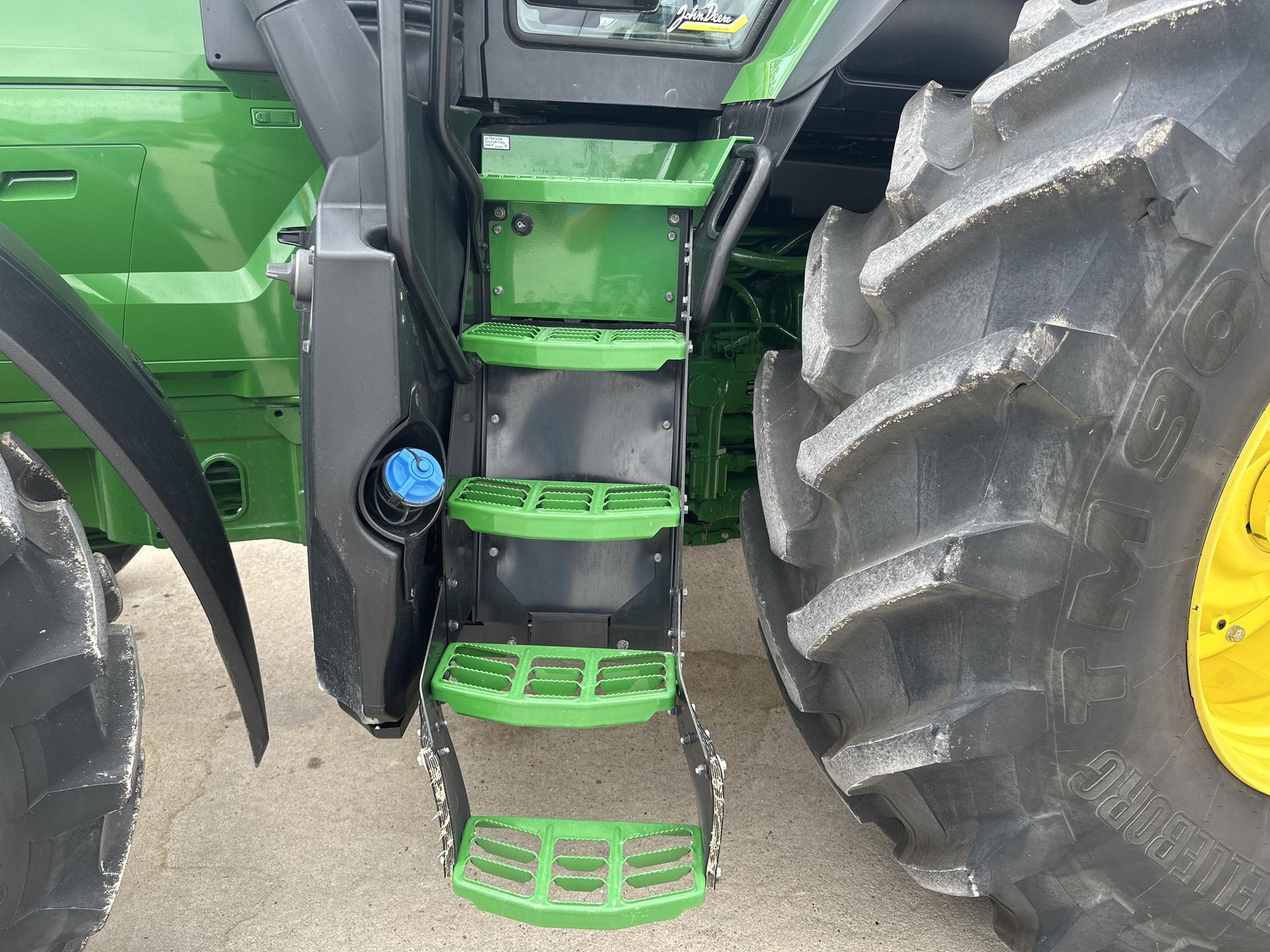 2023 John Deere 7R 230 Image