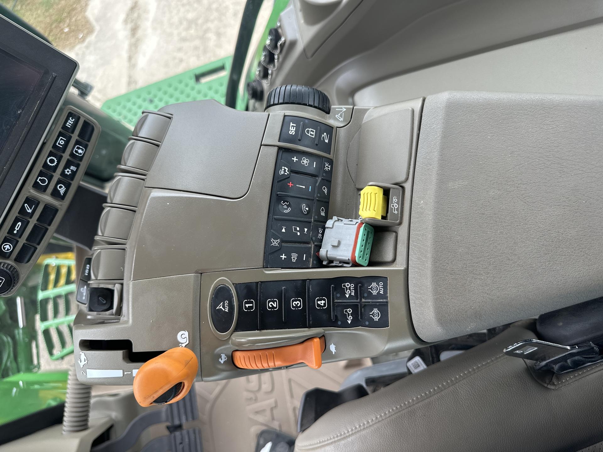 2023 John Deere 7R 230 Image