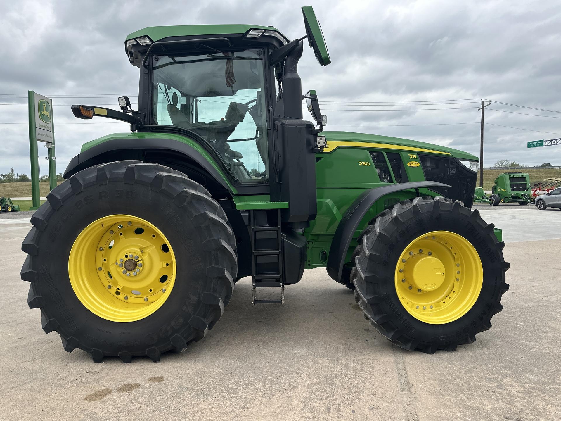 2023 John Deere 7R 230 Image