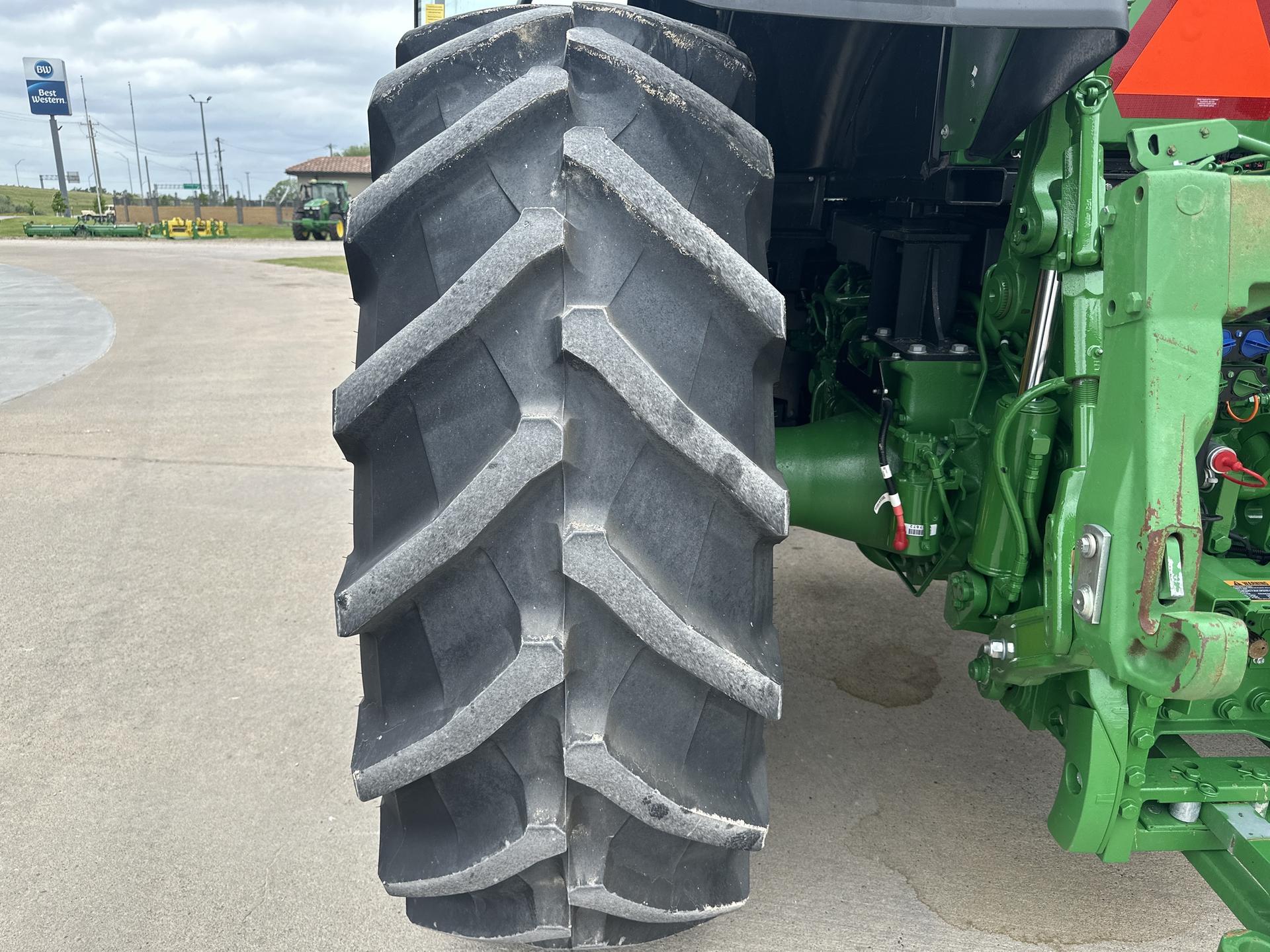 2023 John Deere 7R 230 Image