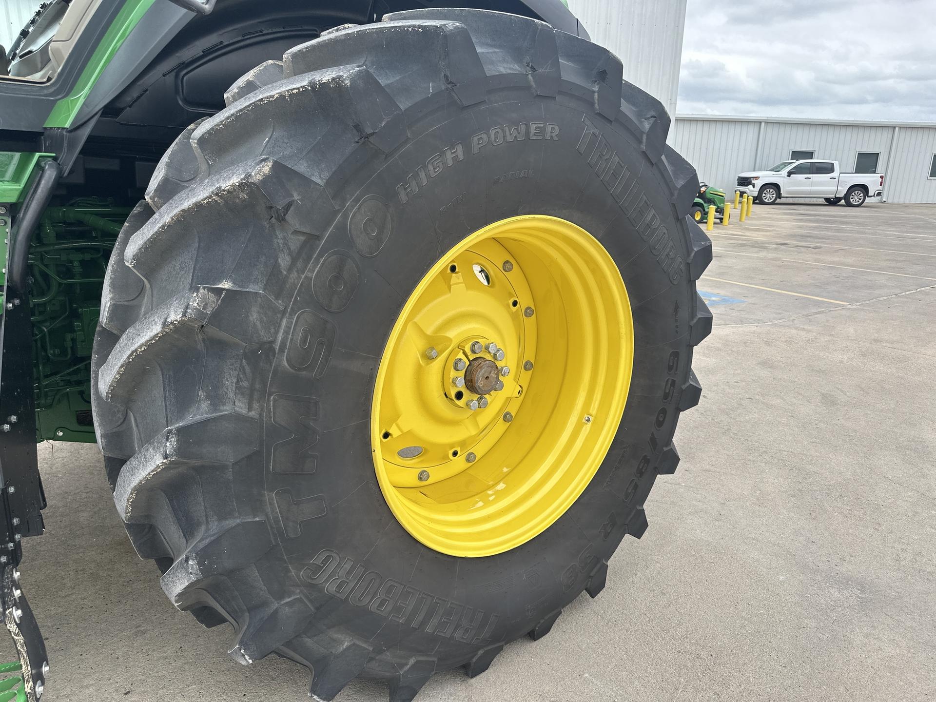 2023 John Deere 7R 230 Image