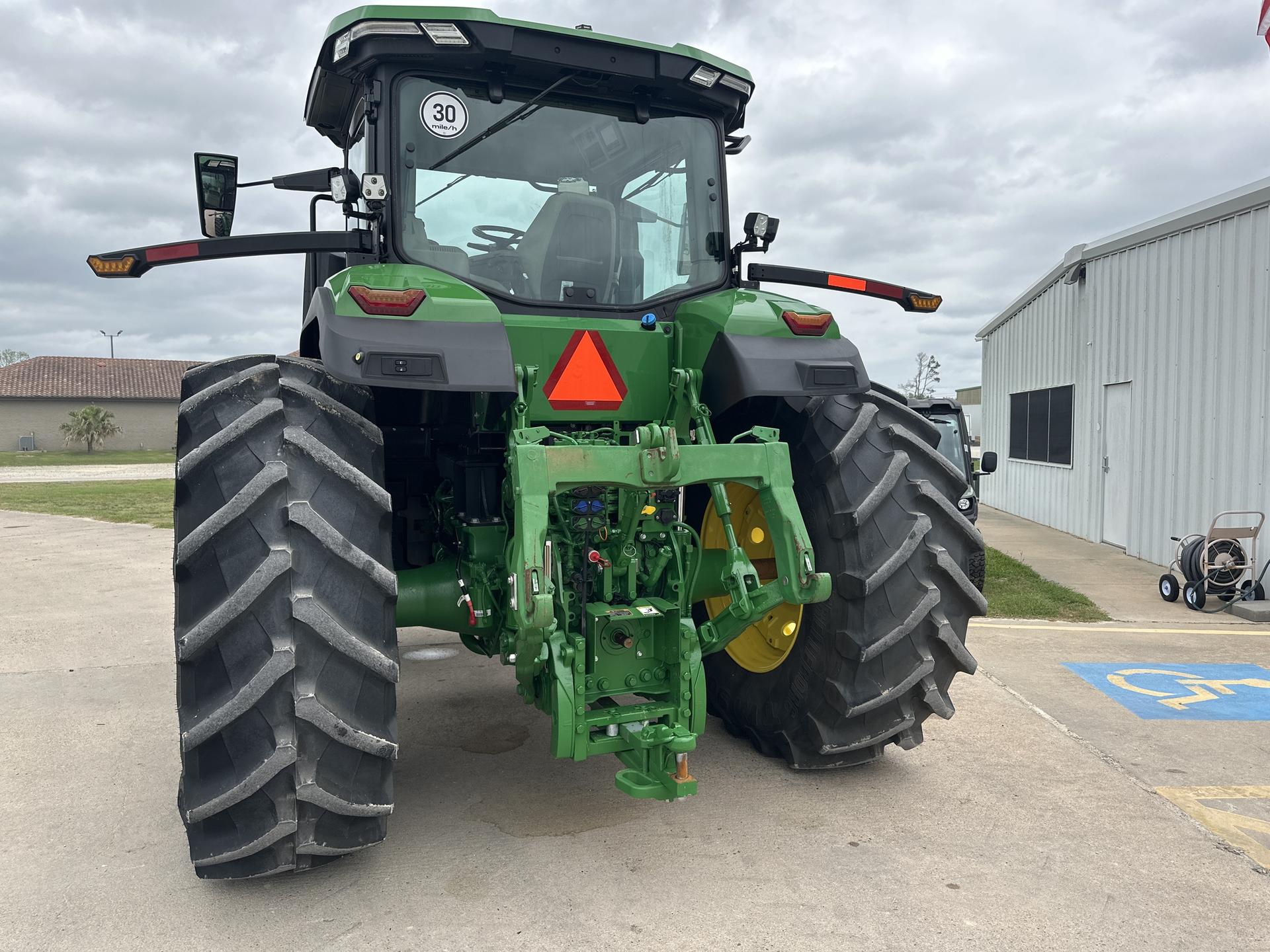 2023 John Deere 7R 230 Image