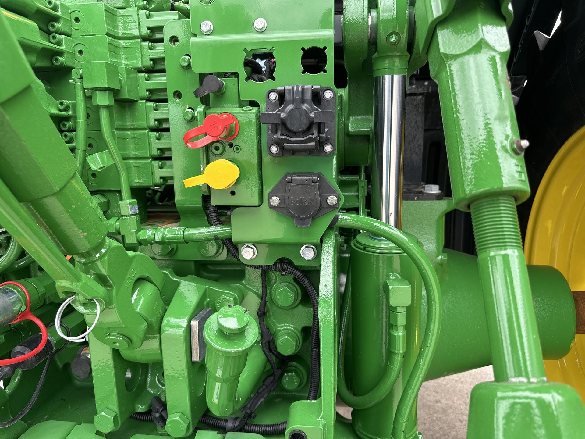 2023 John Deere 7R 230 Image