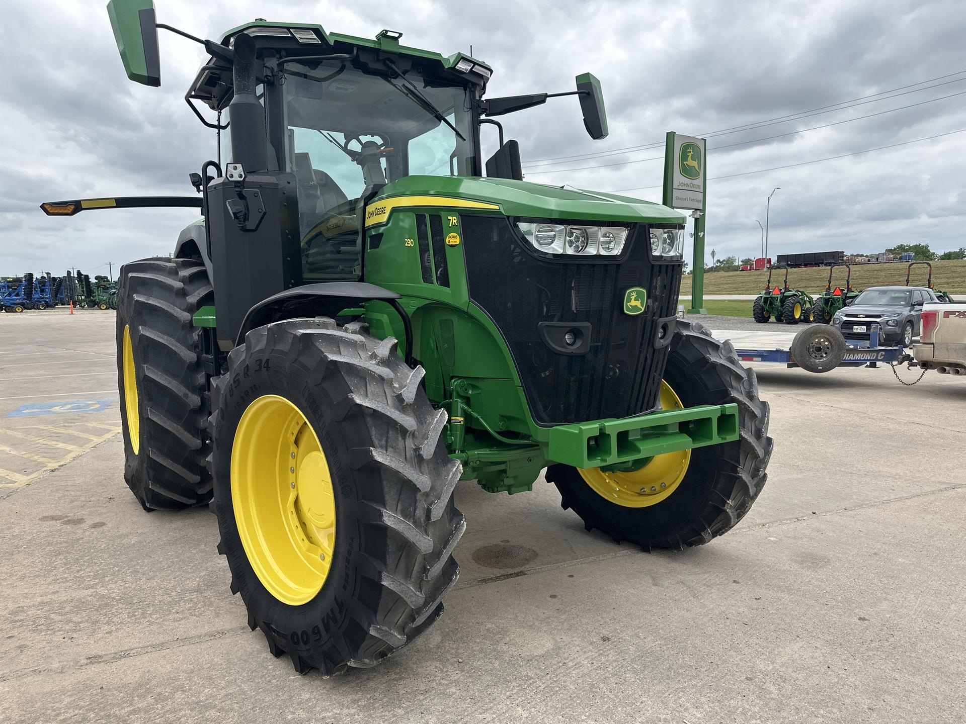2023 John Deere 7R 230 Image