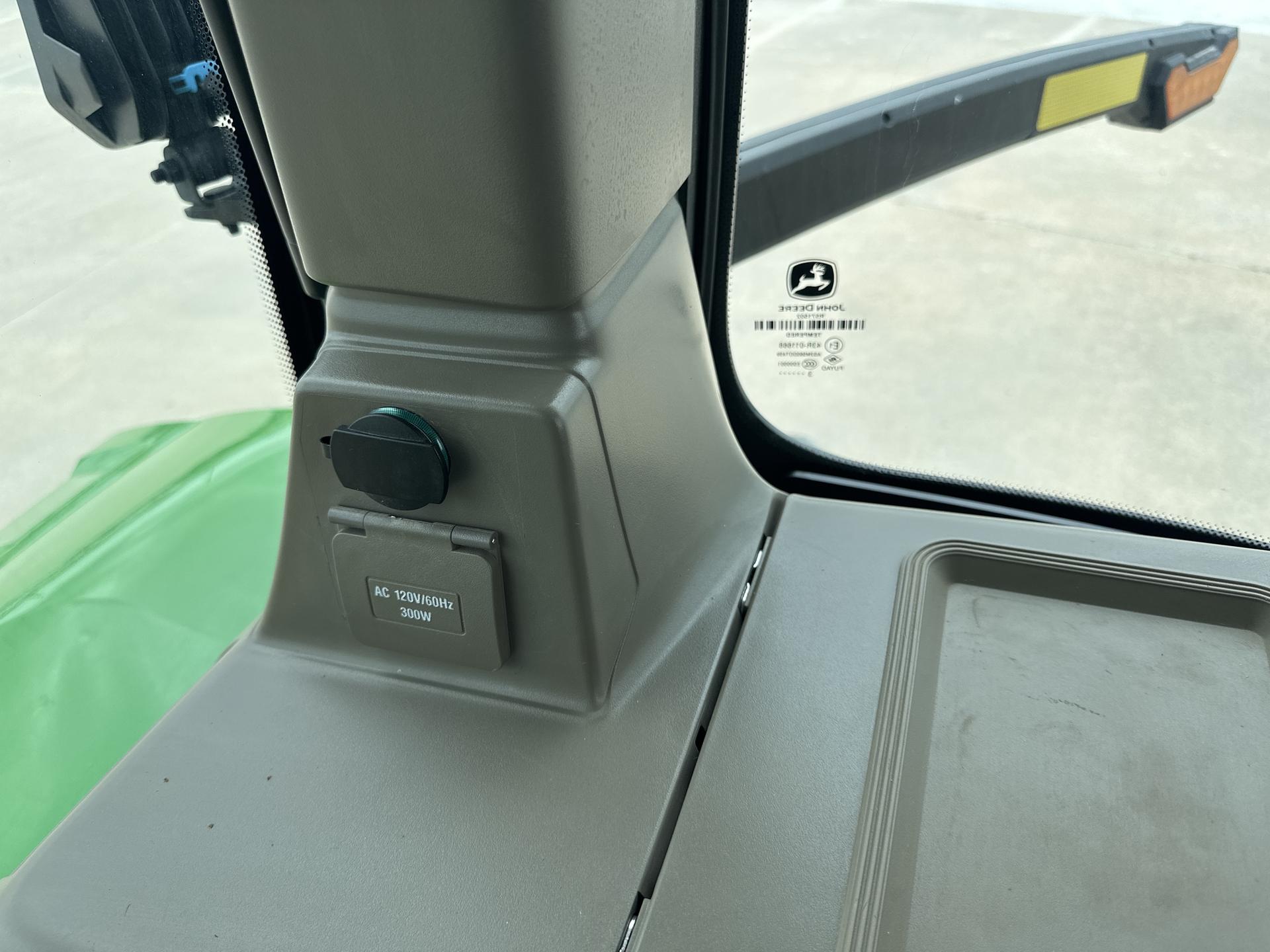 2023 John Deere 7R 230 Image