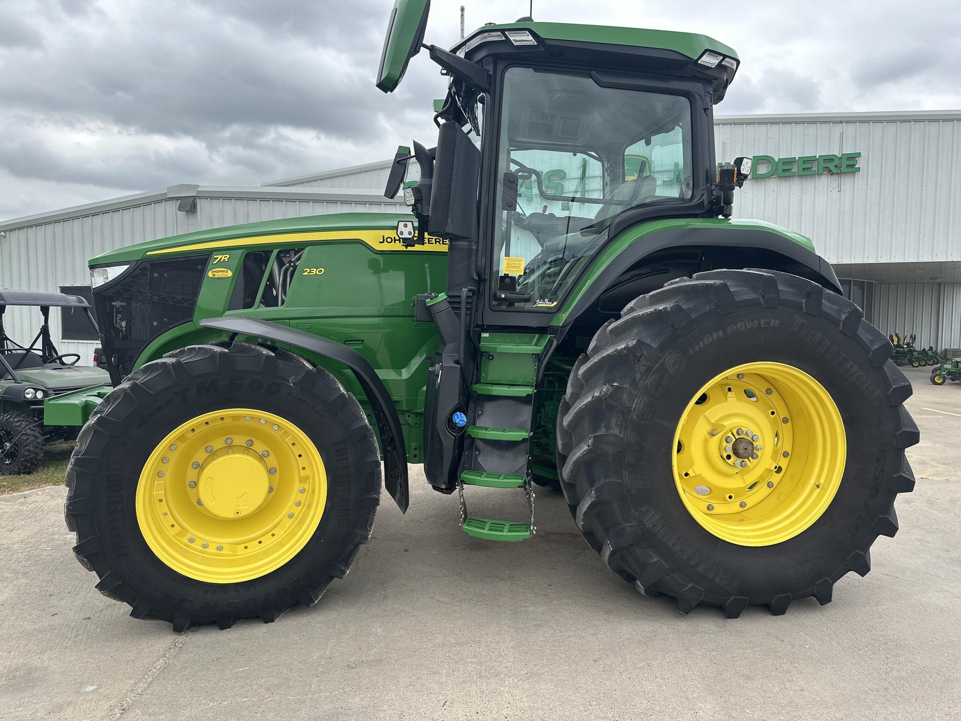 2023 John Deere 7R 230 Image