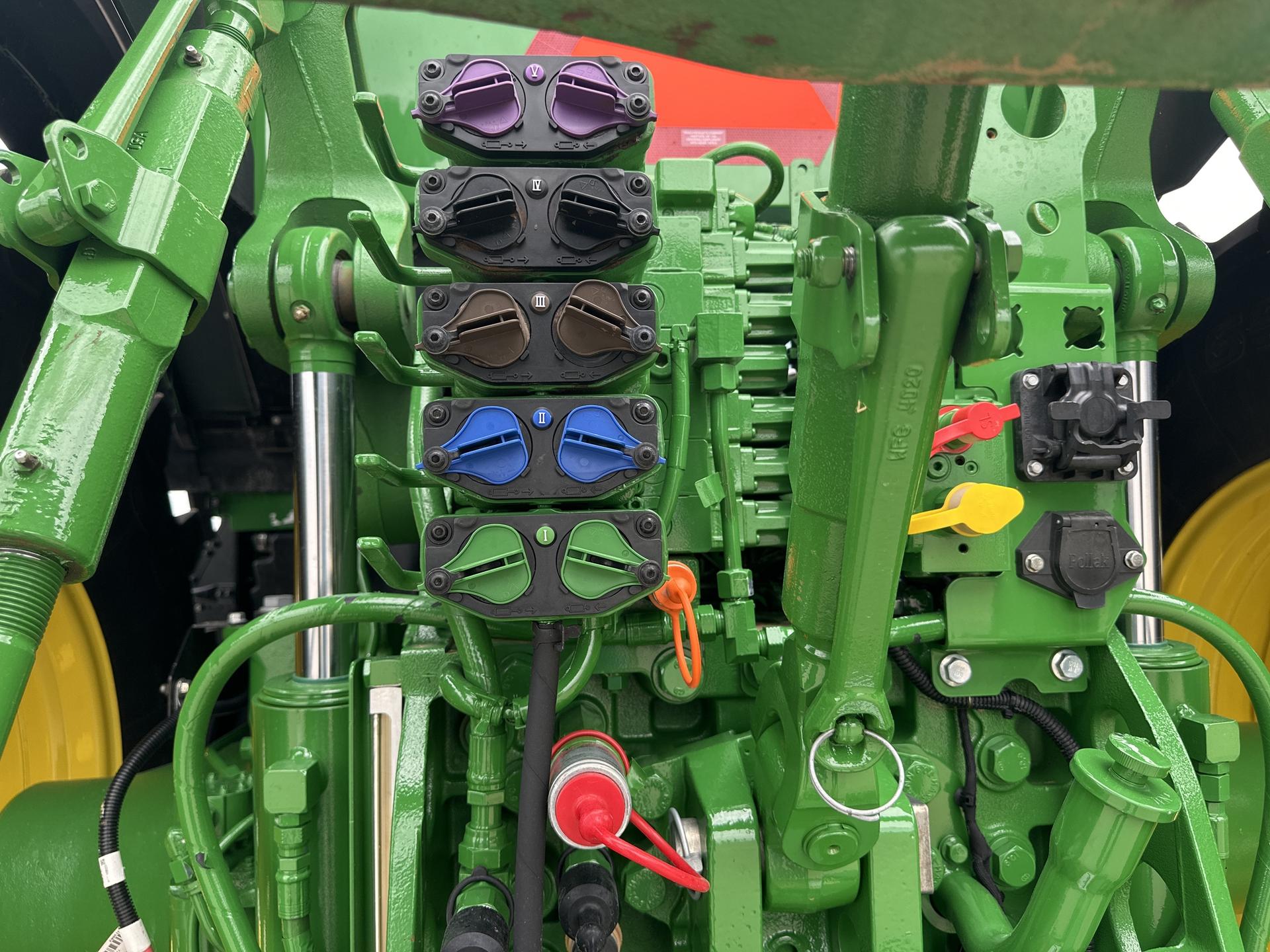 2023 John Deere 7R 230 Image