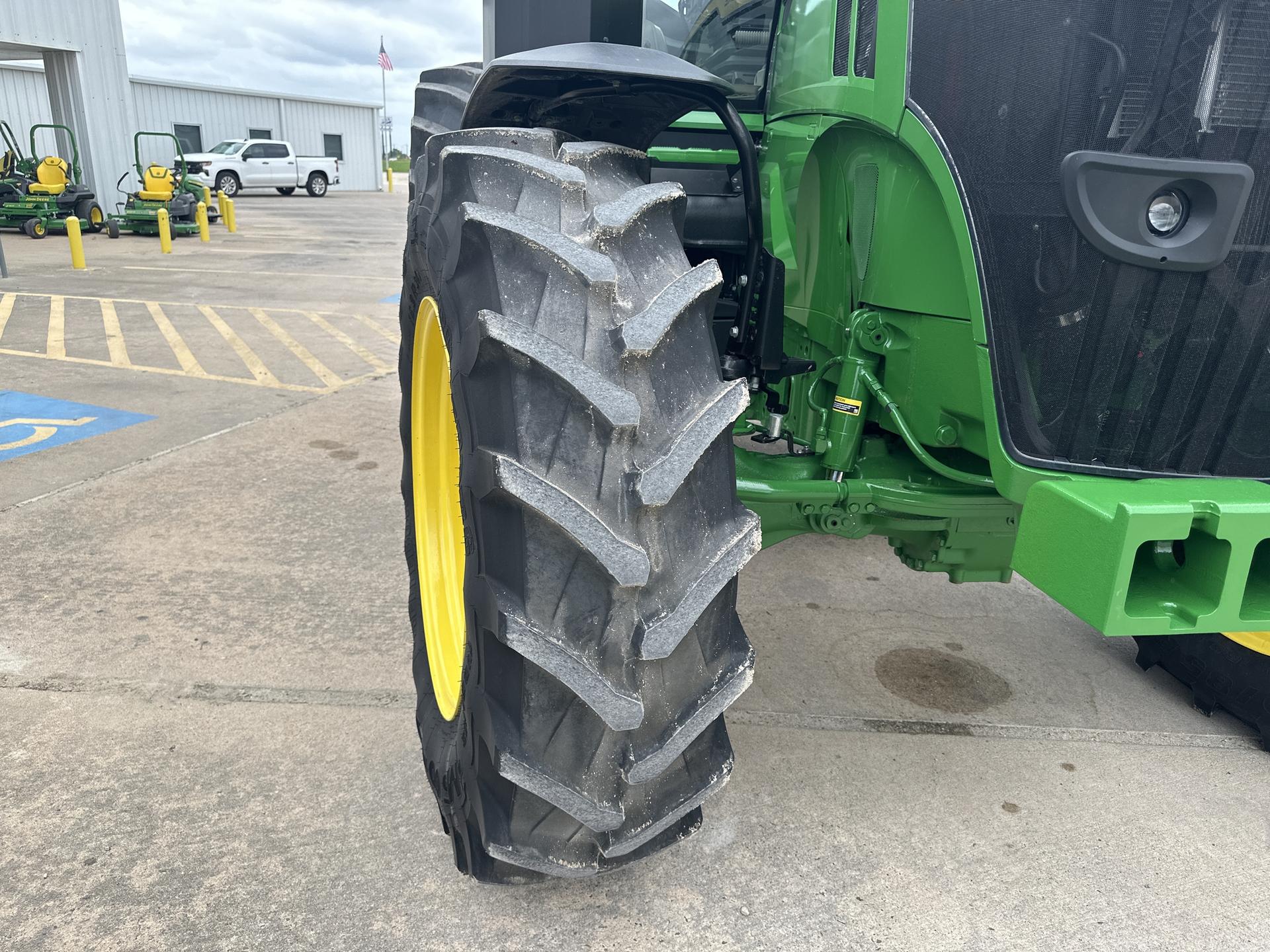 2023 John Deere 7R 230 Image