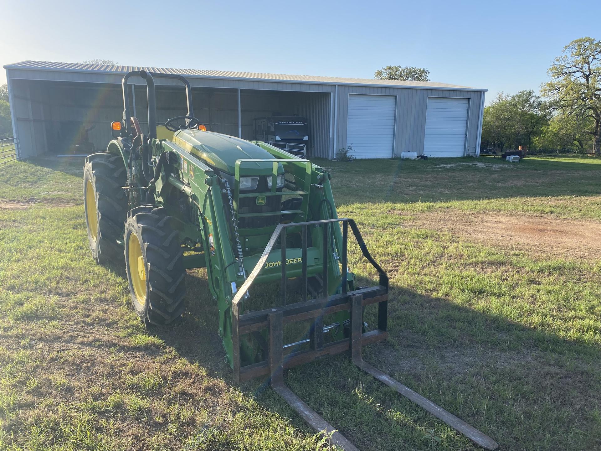2017 John Deere 5100E Image