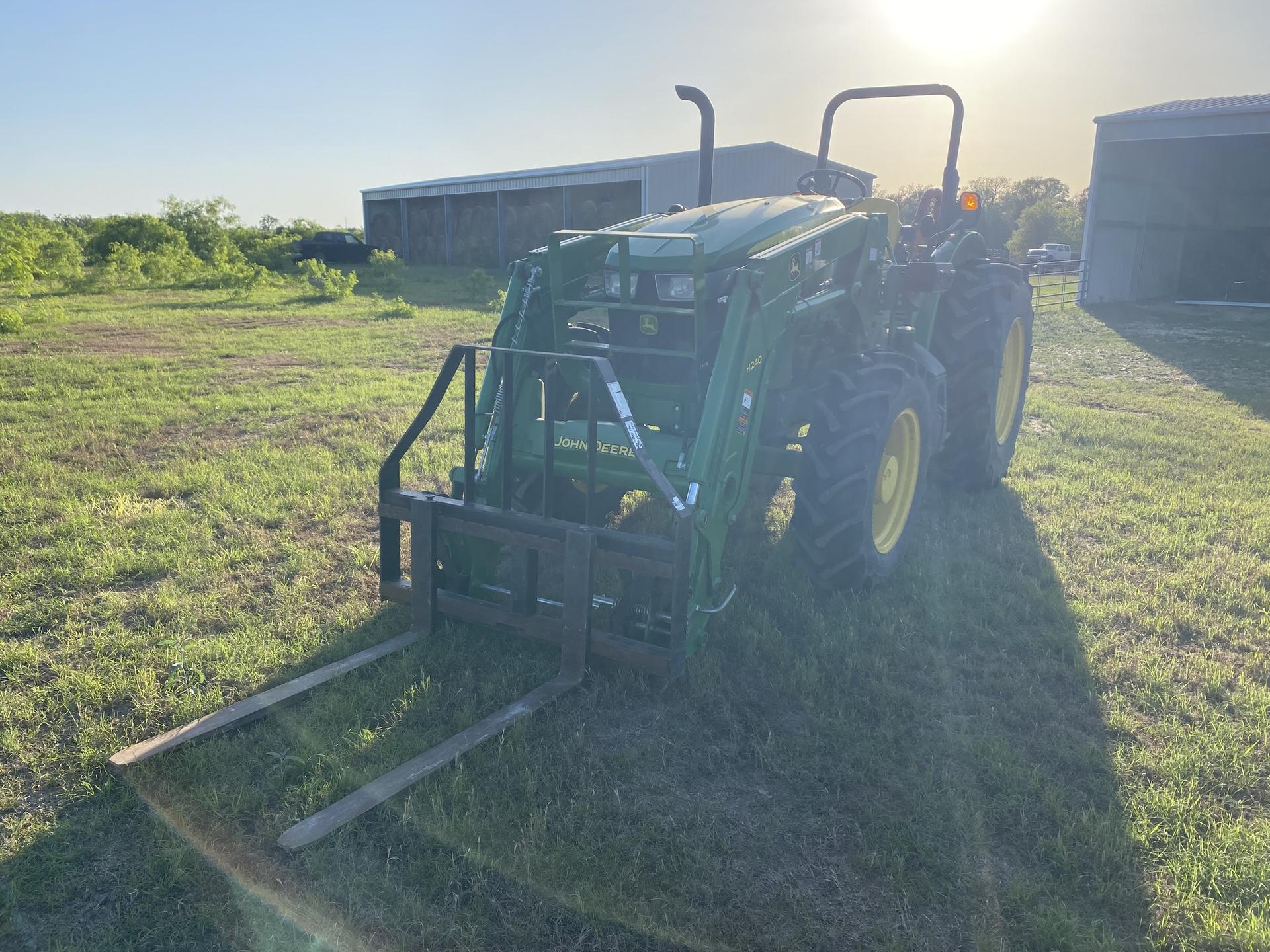 2017 John Deere 5100E Image