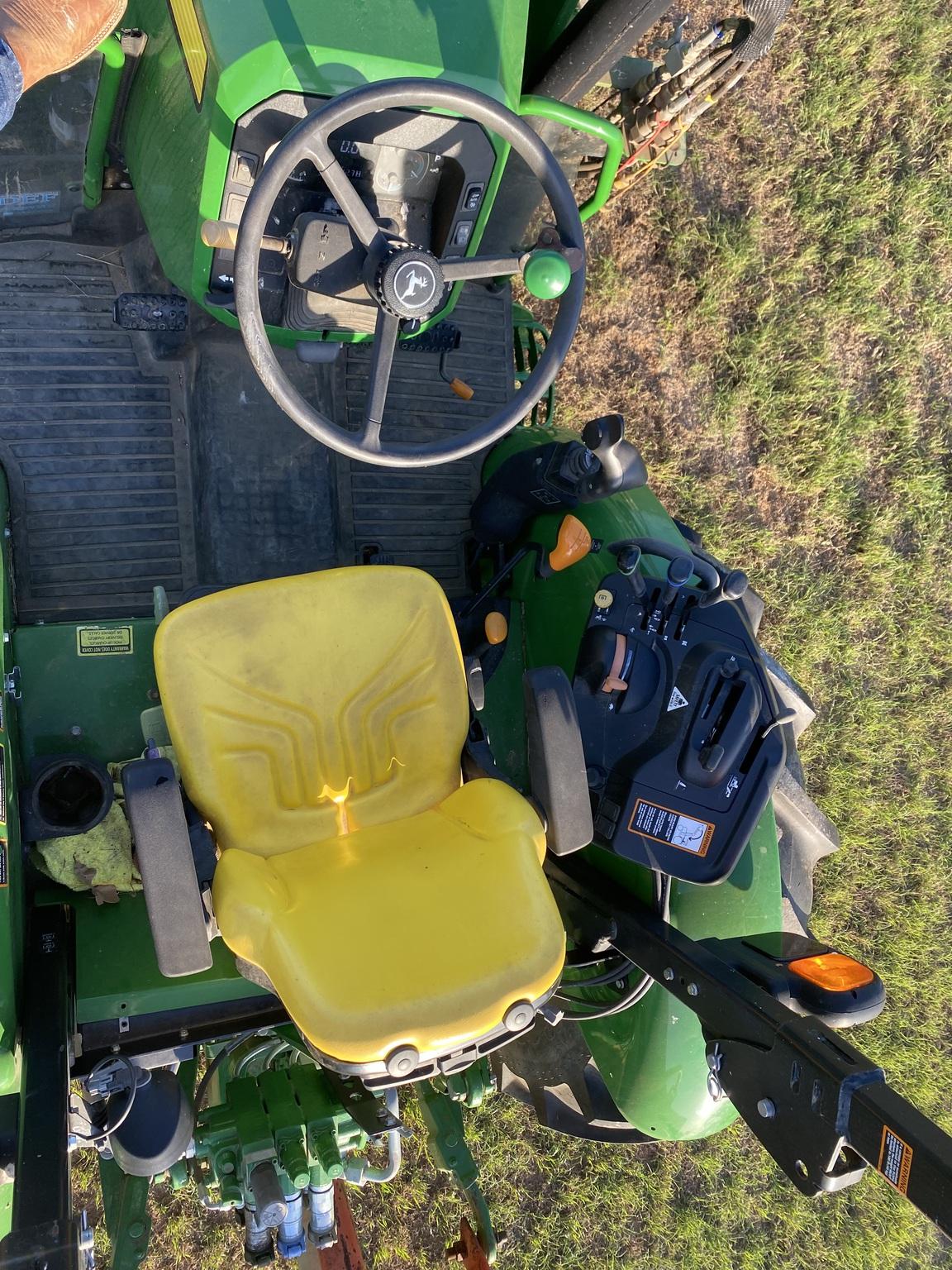 2017 John Deere 5100E Image