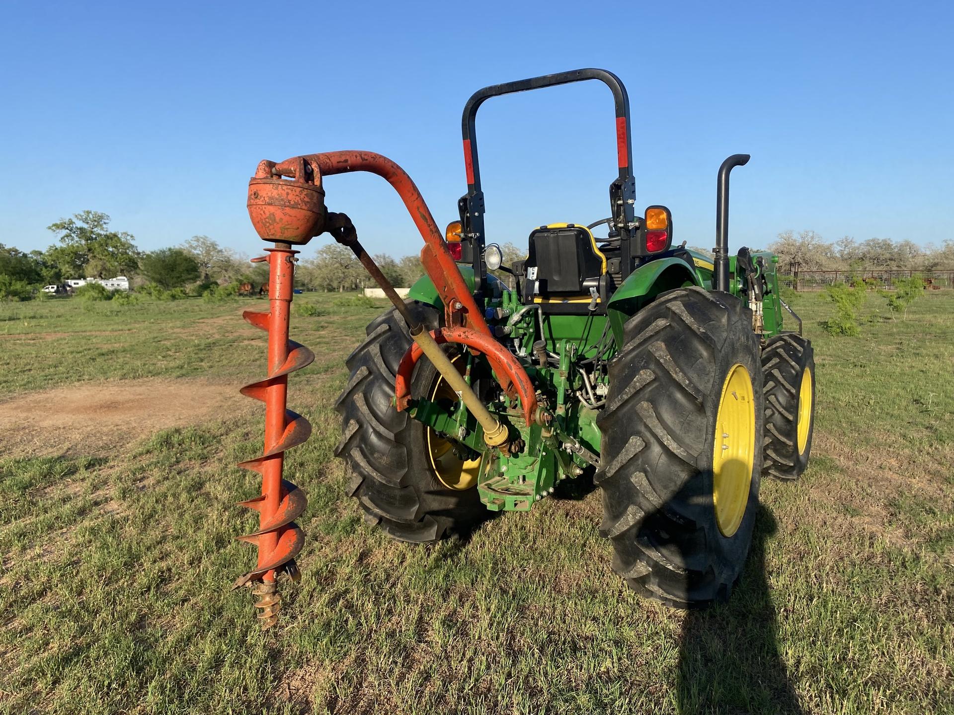 2017 John Deere 5100E Image