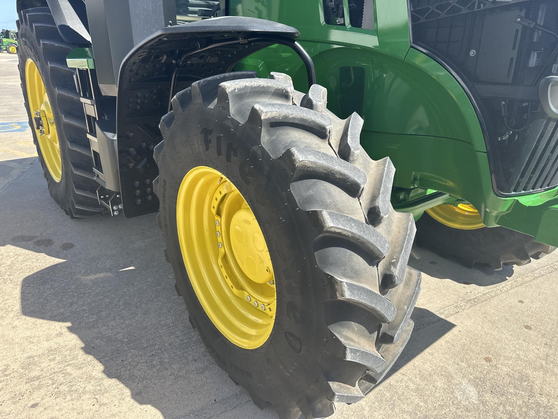 2023 John Deere 7R 230 Image