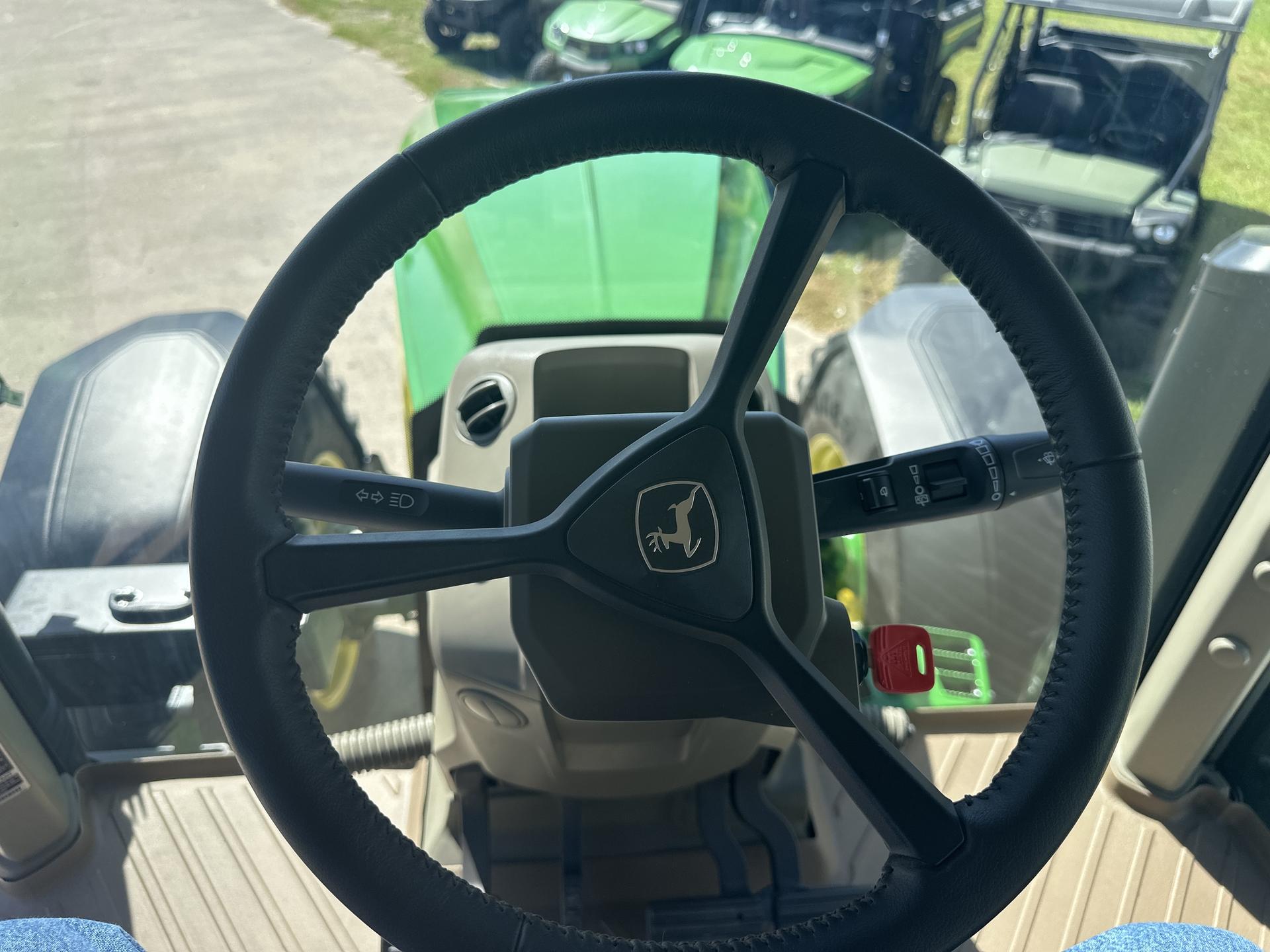 2023 John Deere 7R 230 Image