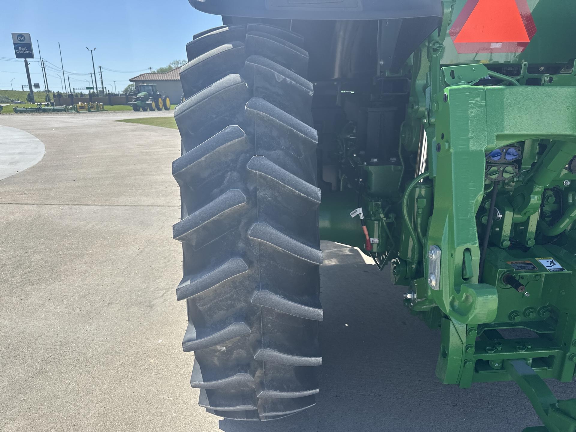 2023 John Deere 7R 230 Image