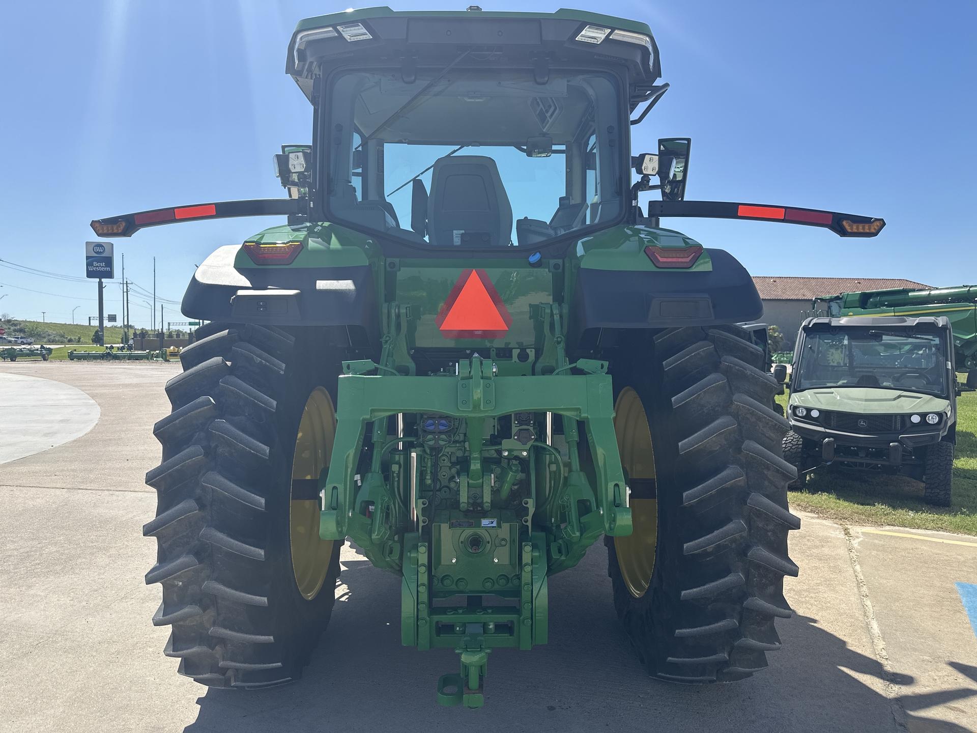 2023 John Deere 7R 230 Image