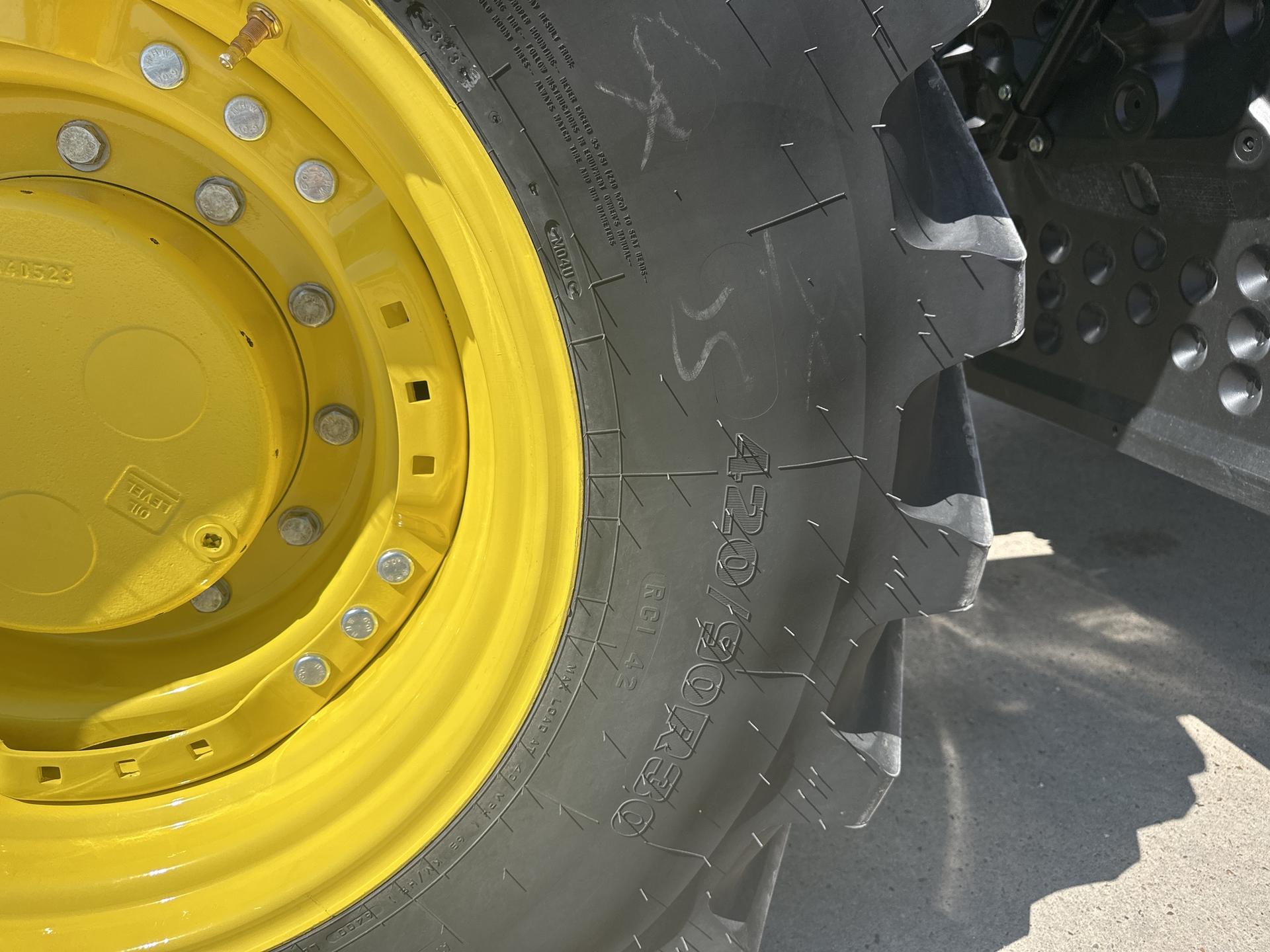2023 John Deere 7R 230 Image