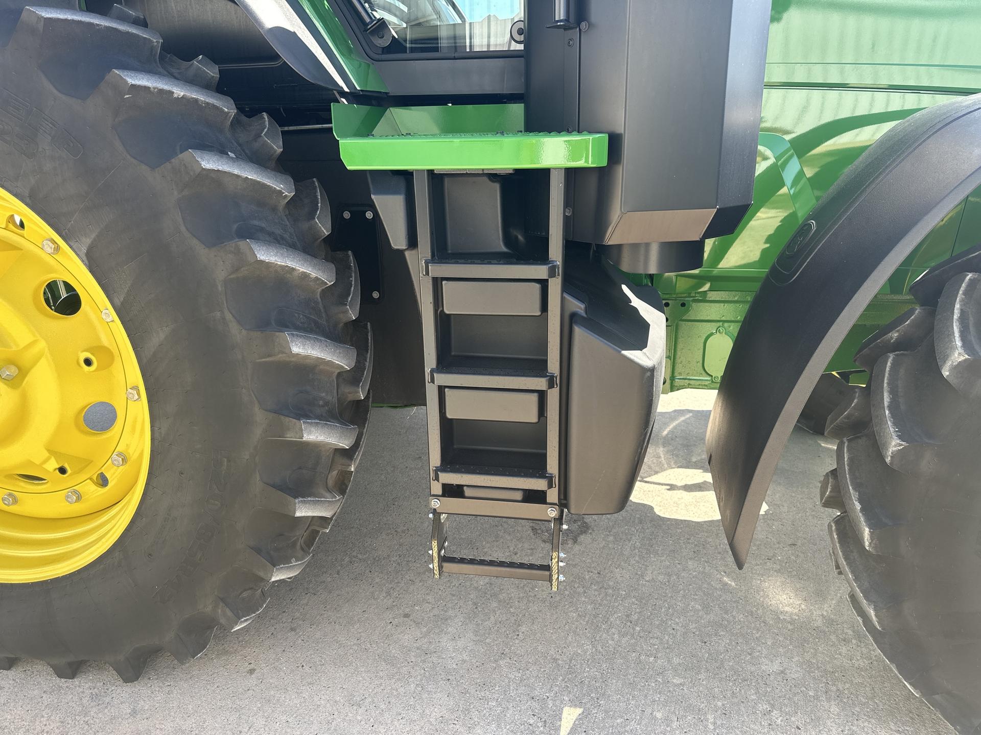 2023 John Deere 7R 230 Image