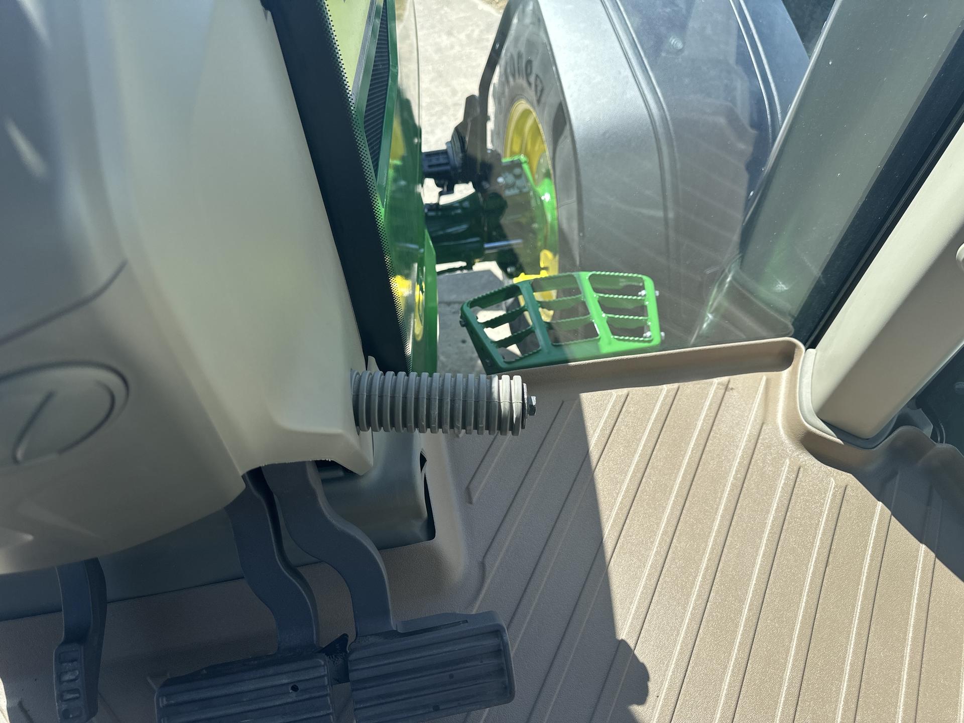 2023 John Deere 7R 230 Image