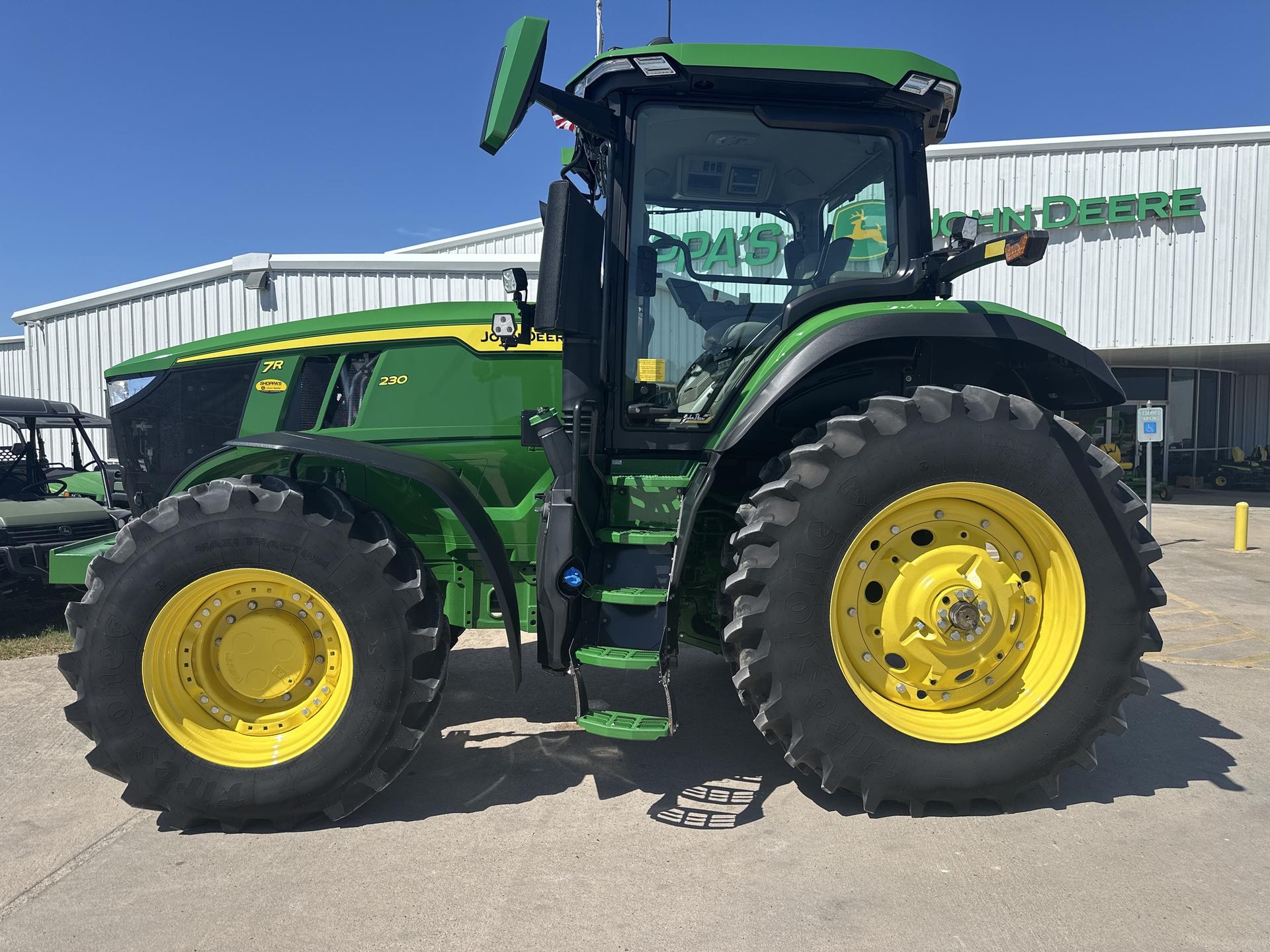 2023 John Deere 7R 230 Image