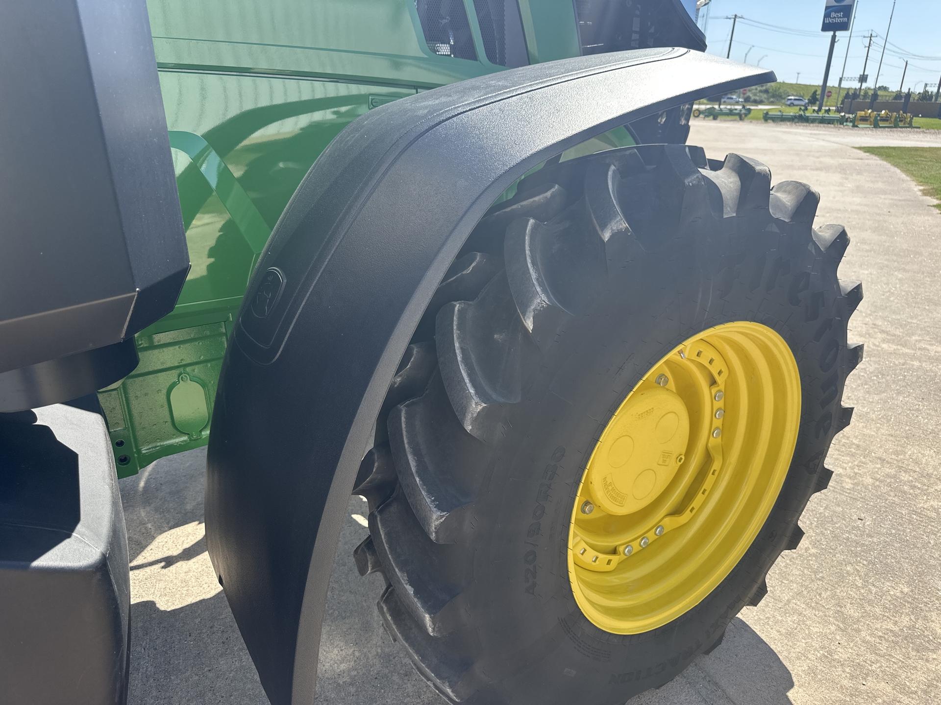 2023 John Deere 7R 230 Image