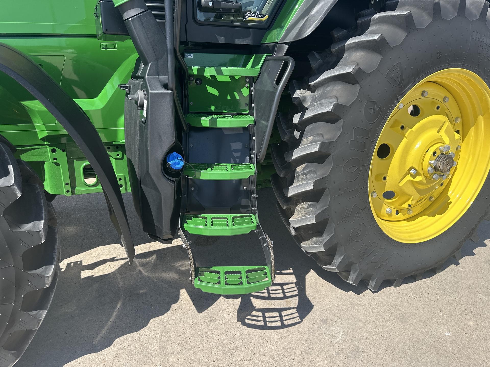2023 John Deere 7R 230 Image