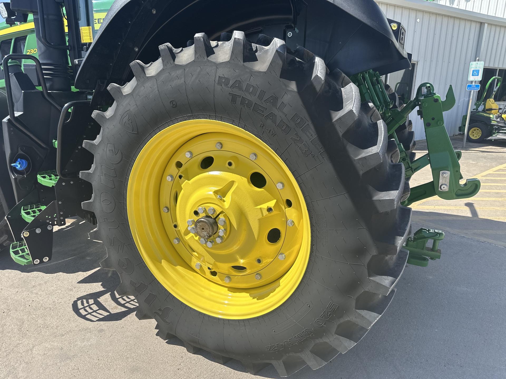 2023 John Deere 7R 230 Image