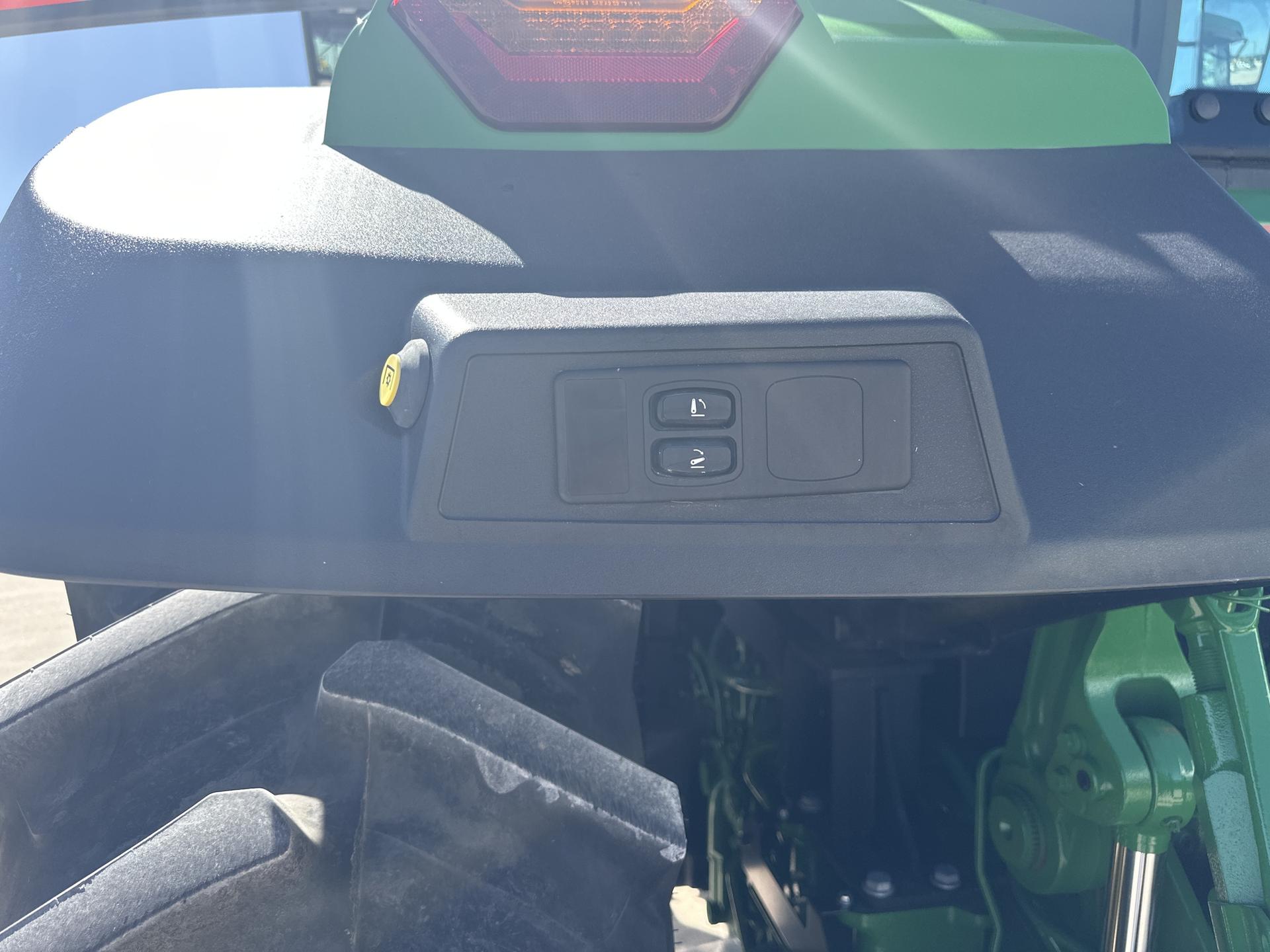 2023 John Deere 7R 230 Image