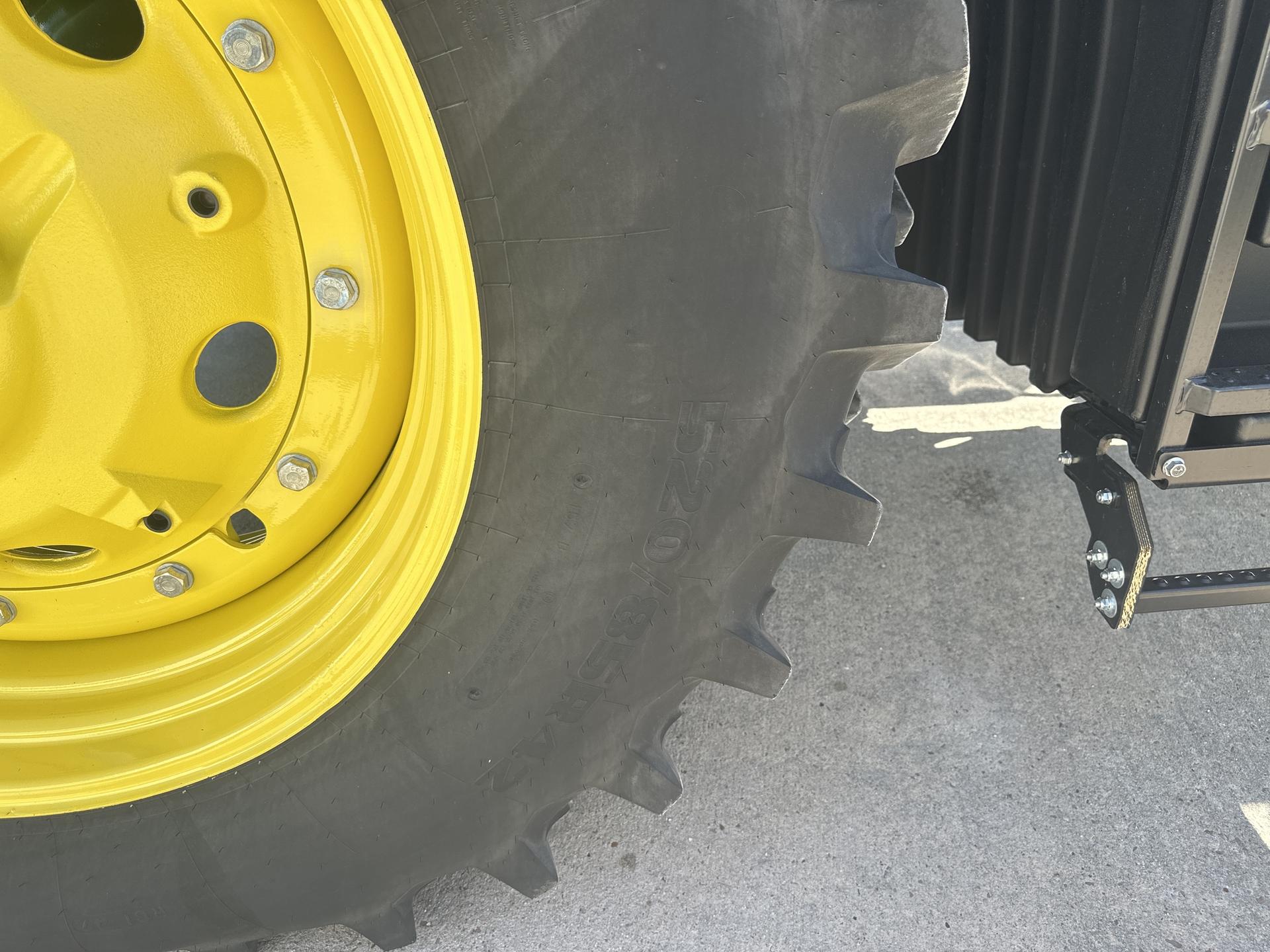 2023 John Deere 7R 230 Image