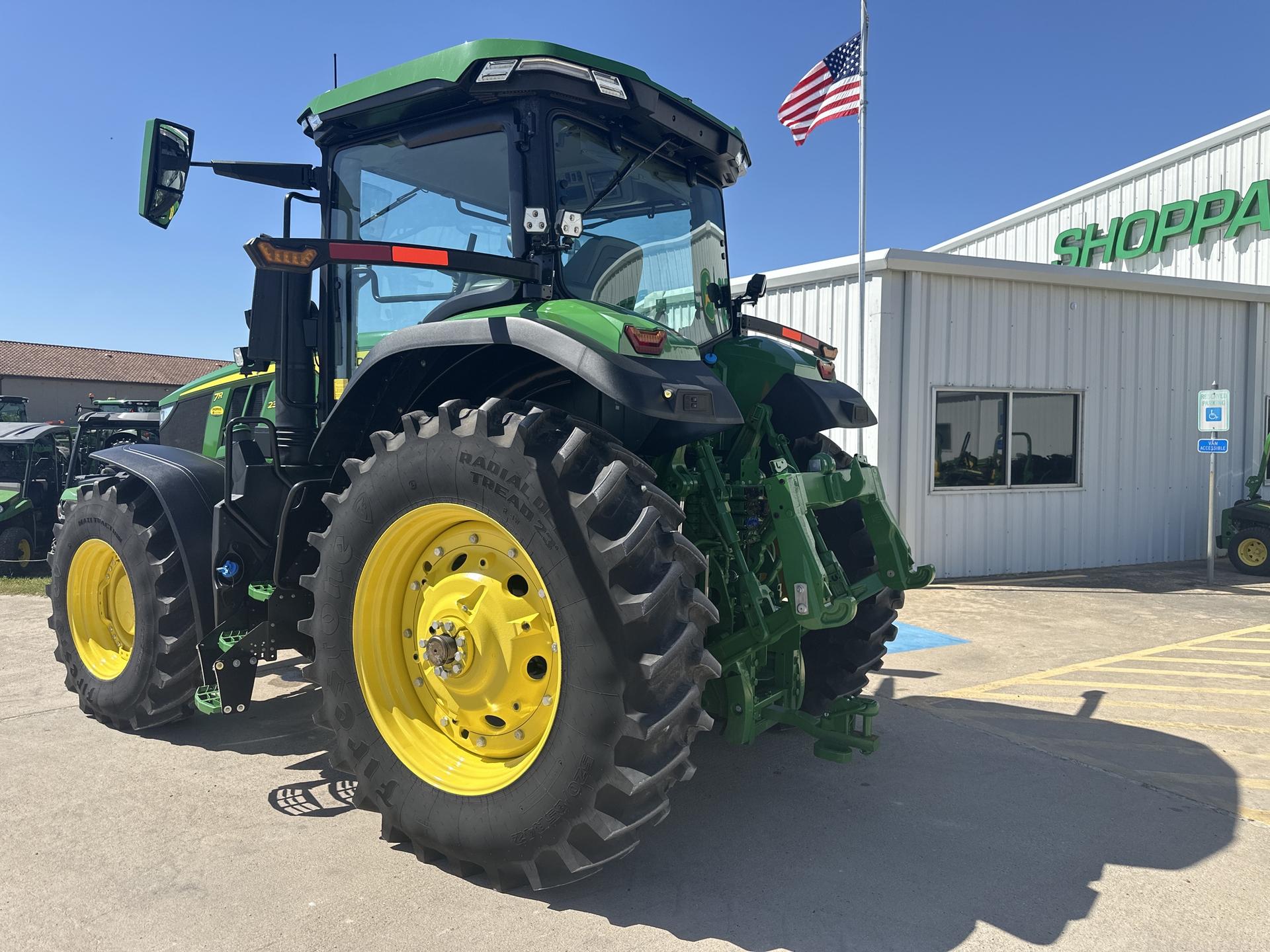 2023 John Deere 7R 230 Image