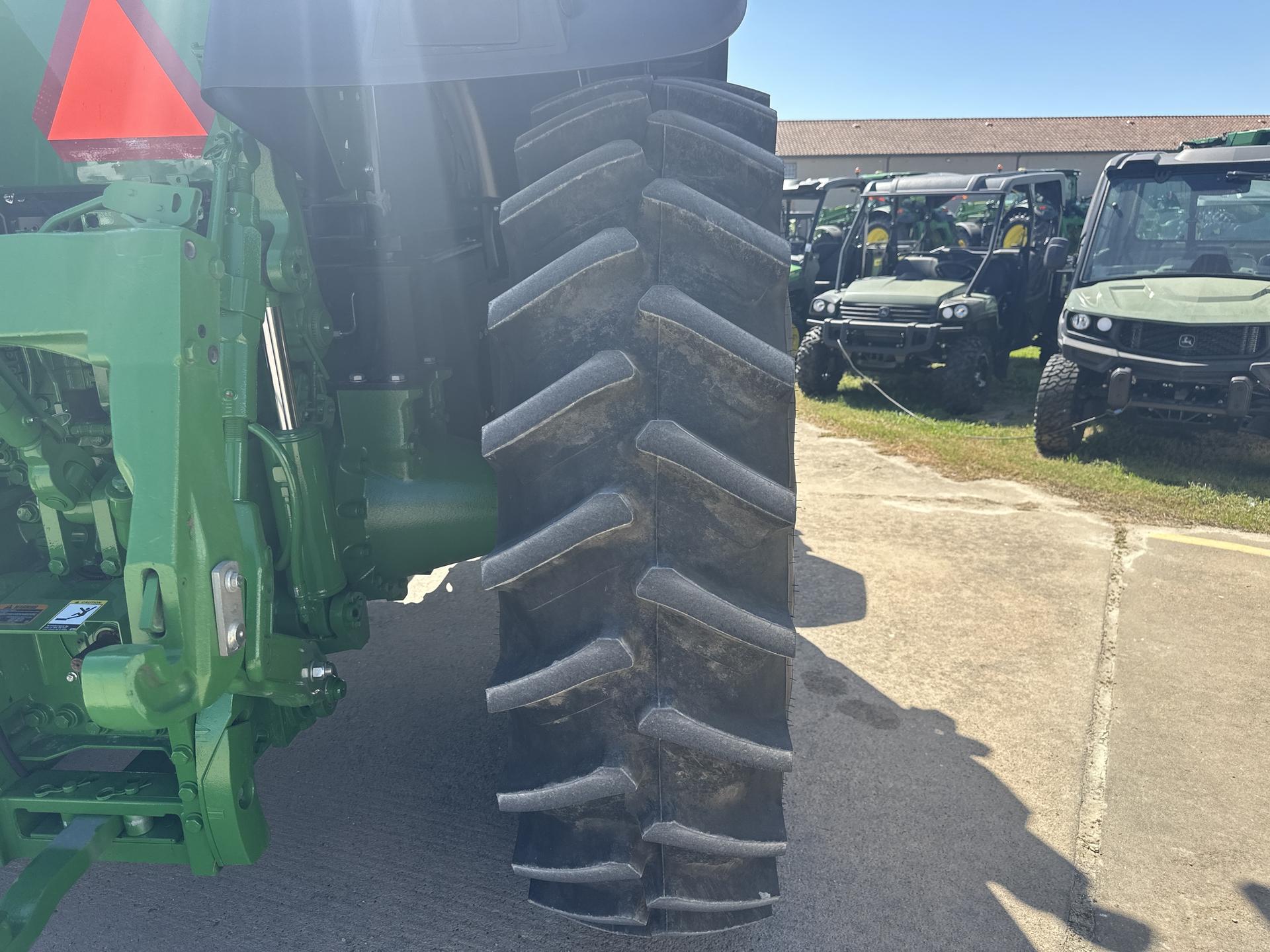2023 John Deere 7R 230 Image