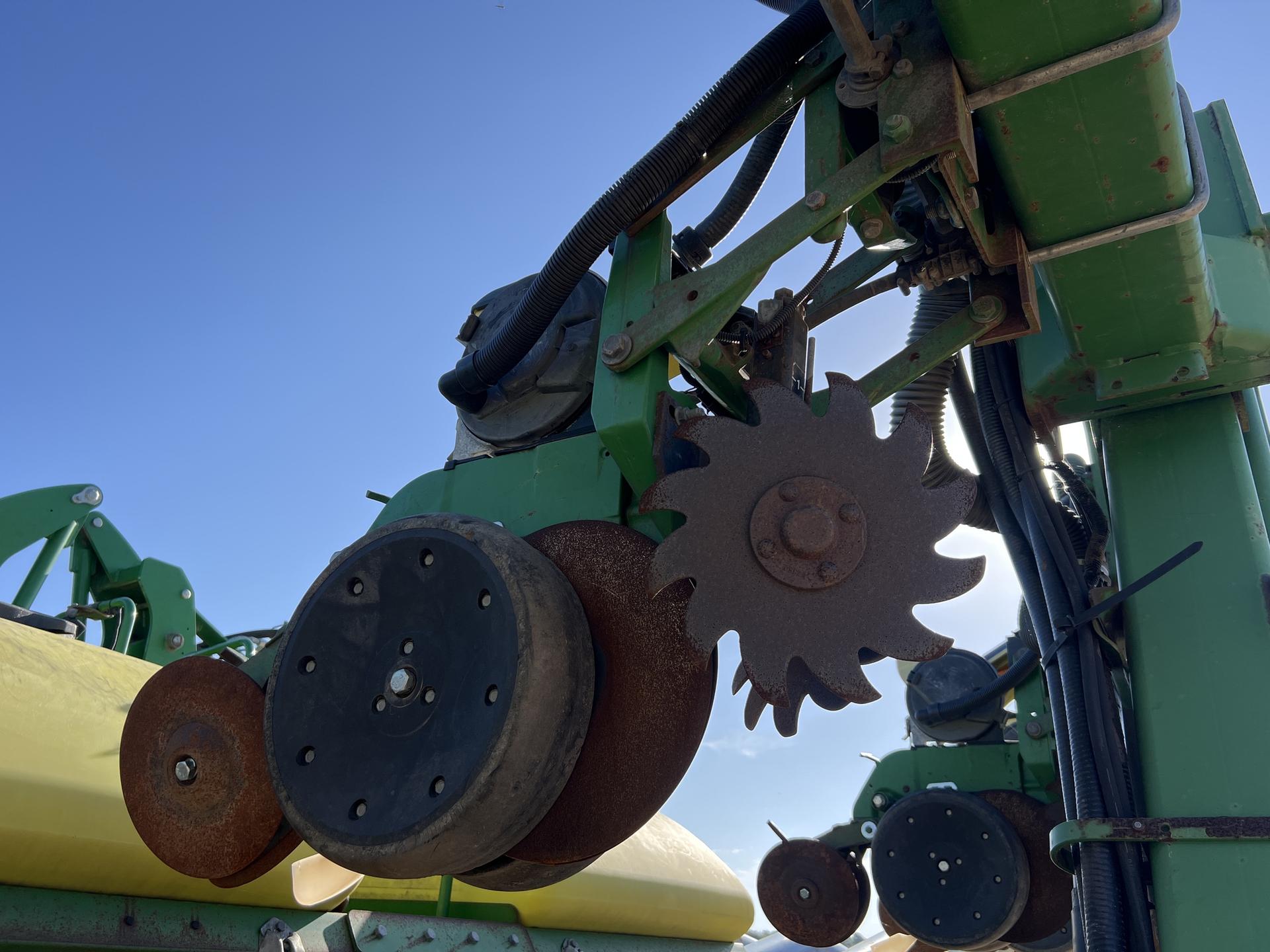2010 John Deere DR12X Image