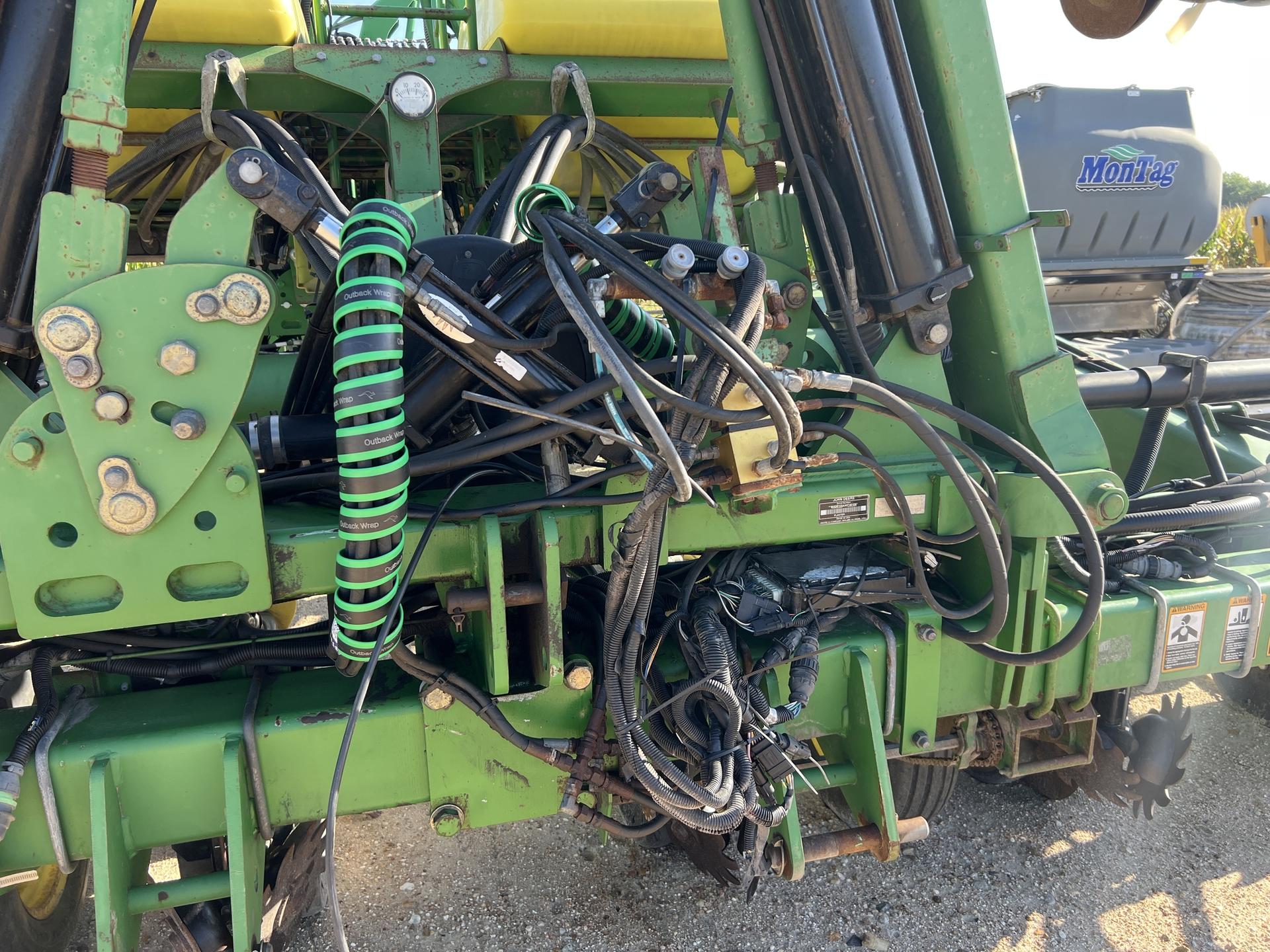 2010 John Deere DR12X Image